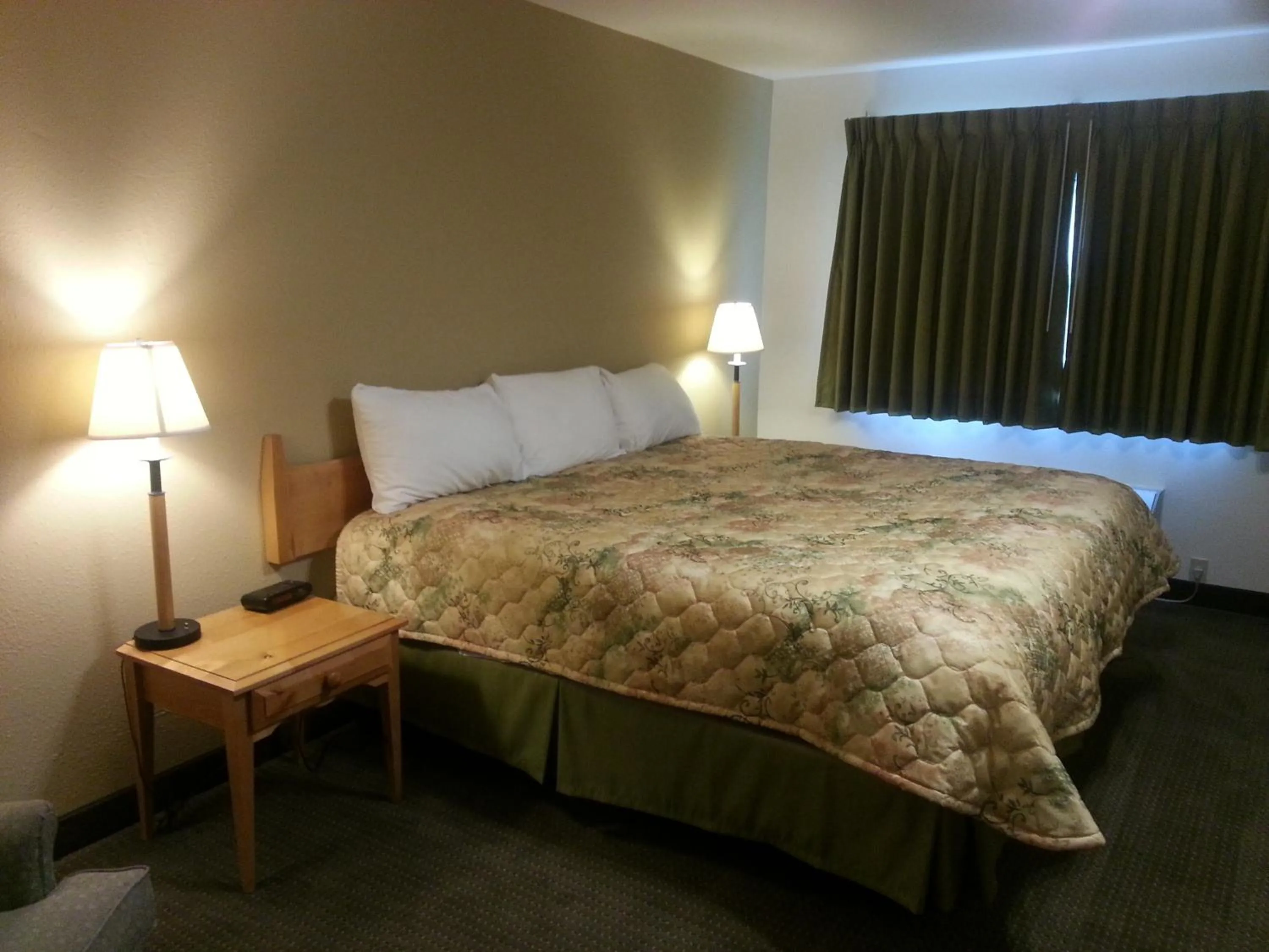 Bed in Fidalgo Country Inn