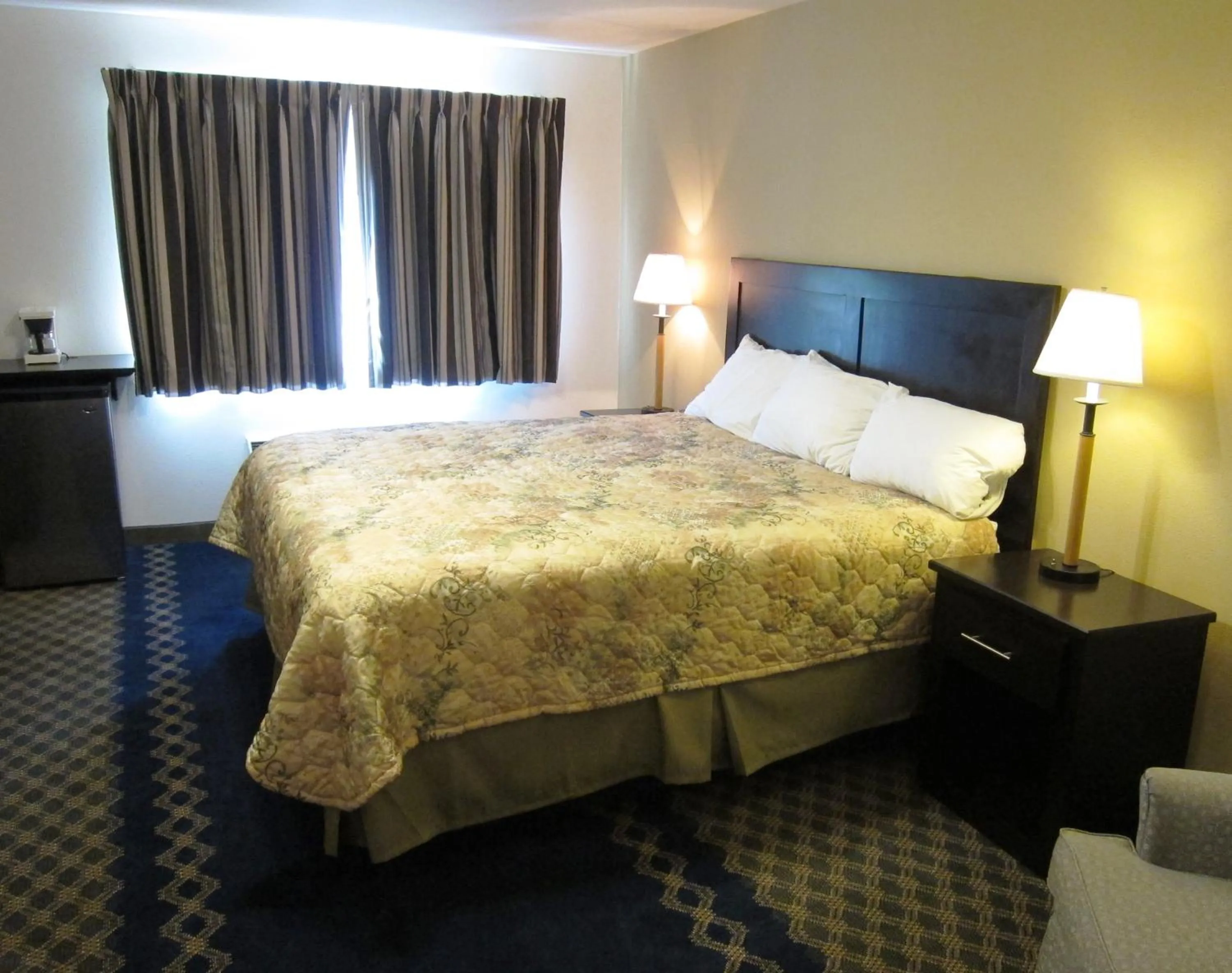 Photo of the whole room, Bed in Fidalgo Country Inn