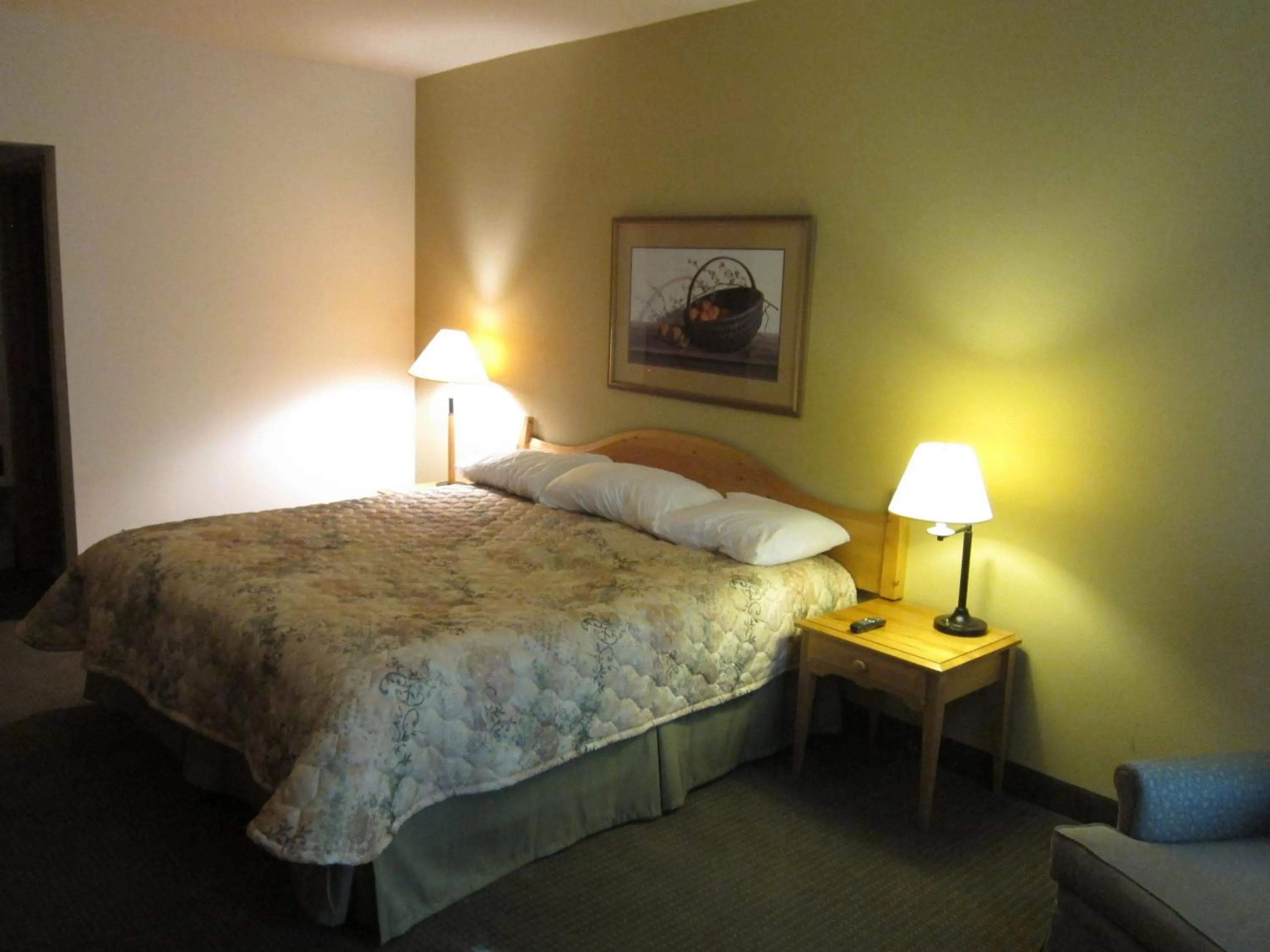 Photo of the whole room, Bed in Fidalgo Country Inn