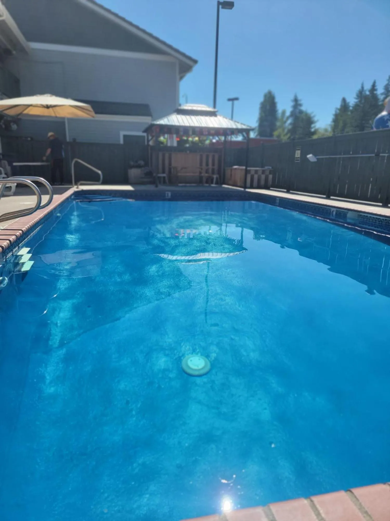 Swimming pool in Fidalgo Country Inn