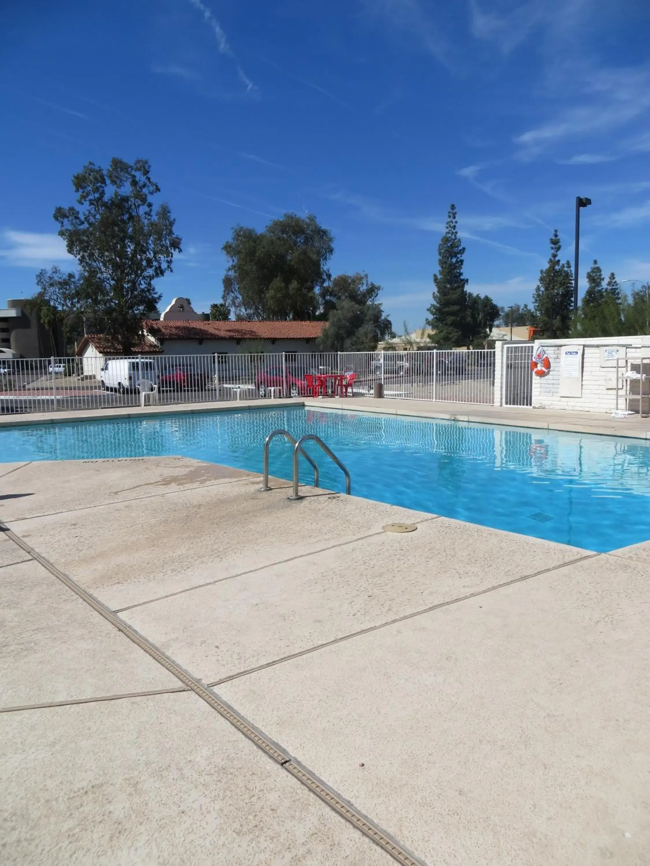 Swimming pool in Premier Inns Metro Swimming pool in Premier Inns Metro