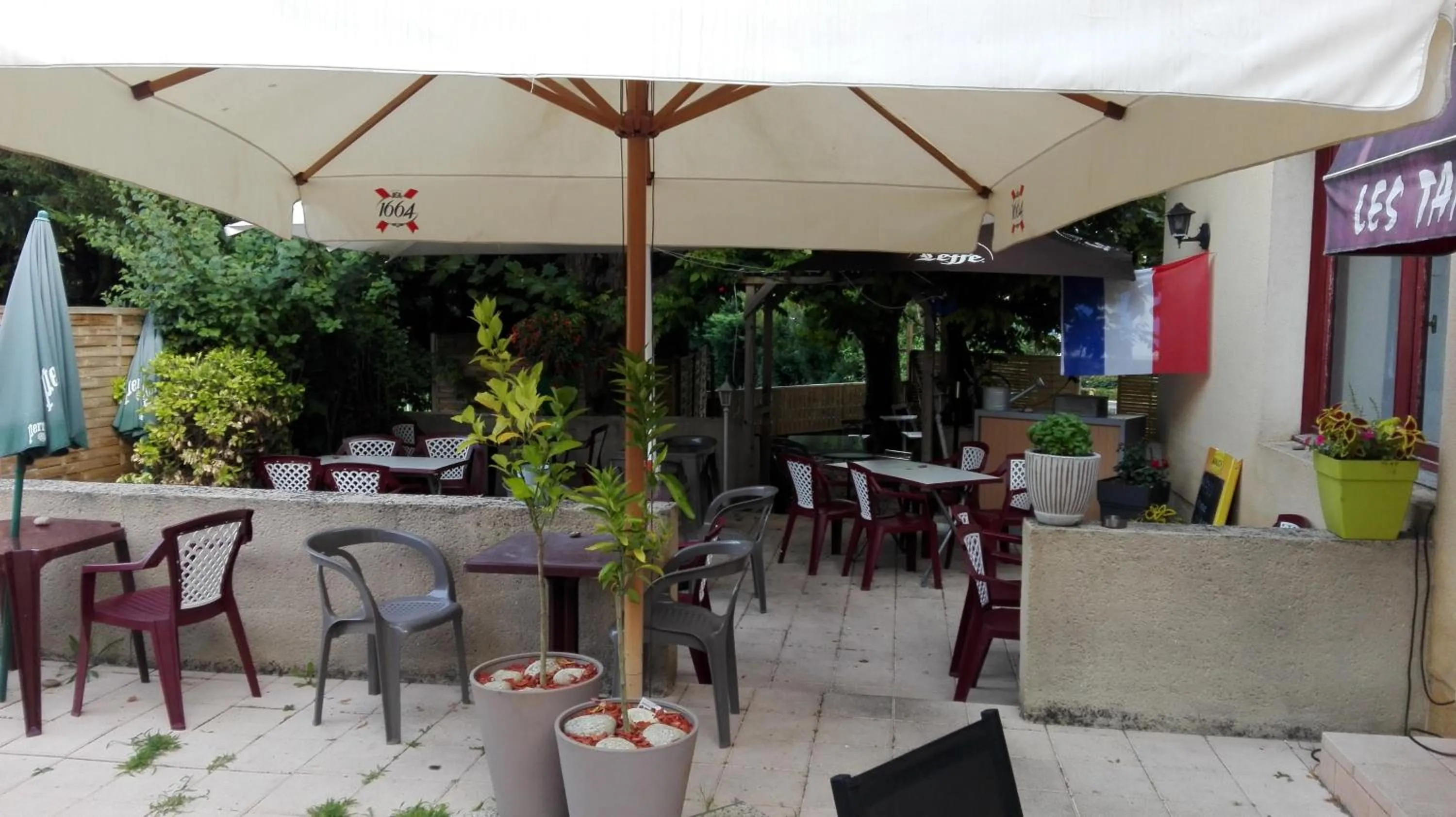 Property building in Les Tamaris