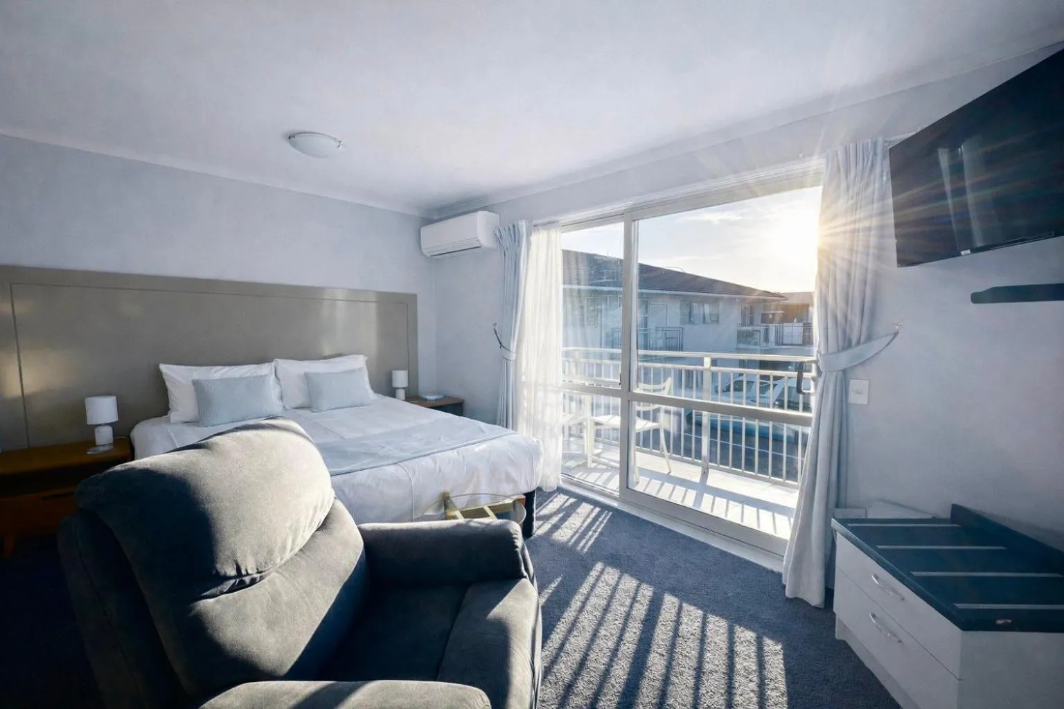 Bed in BKs Premier Motel Esplanade