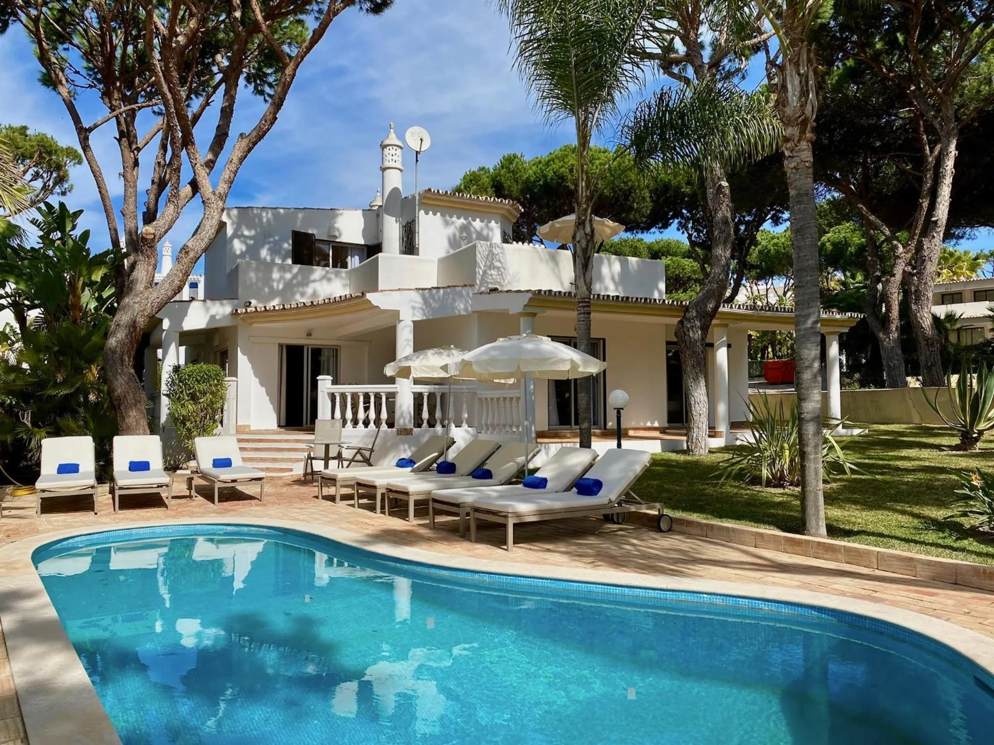 Swimming pool in Vale Do Garrao Villas