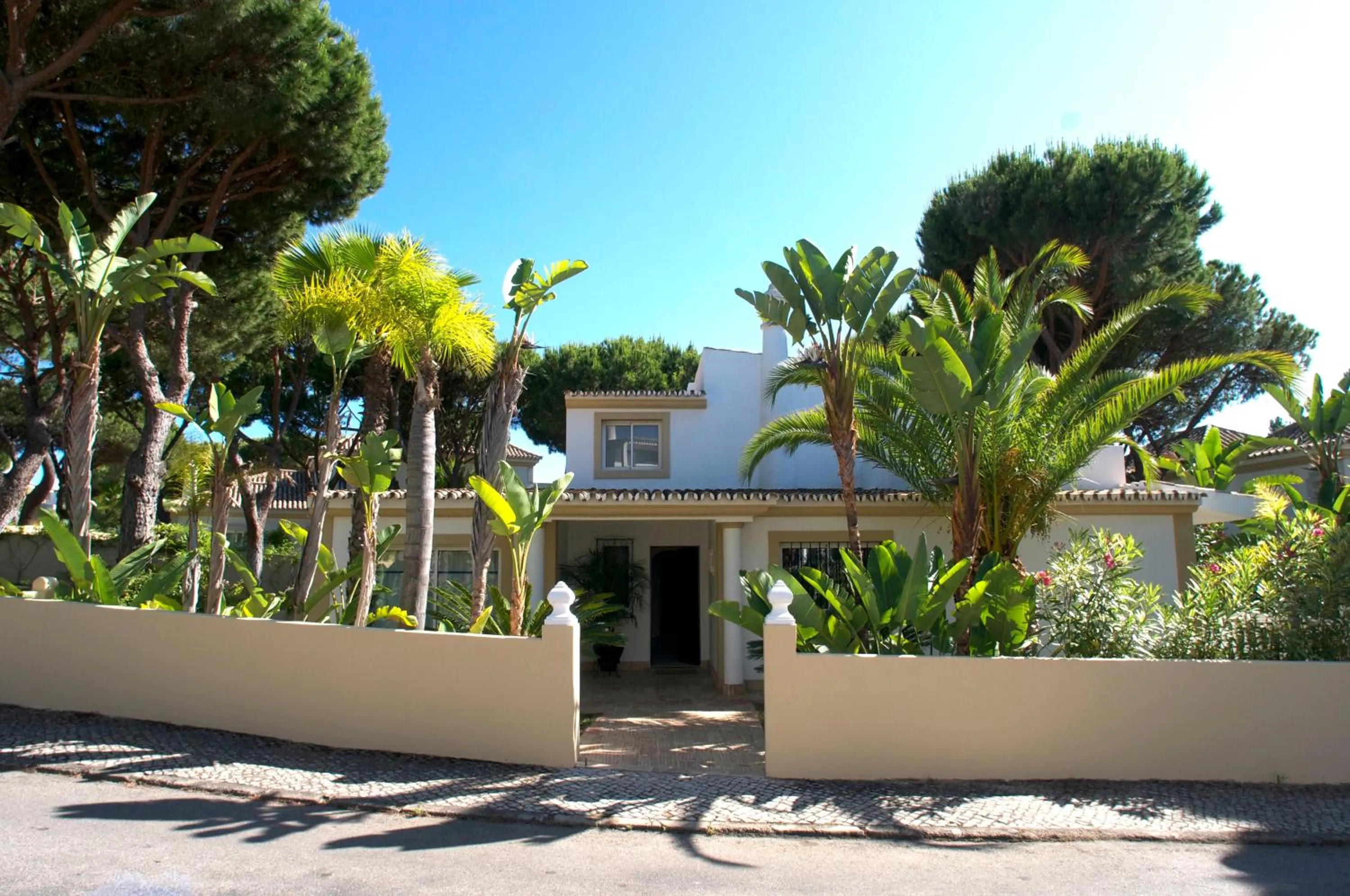 Property building in Vale Do Garrao Villas