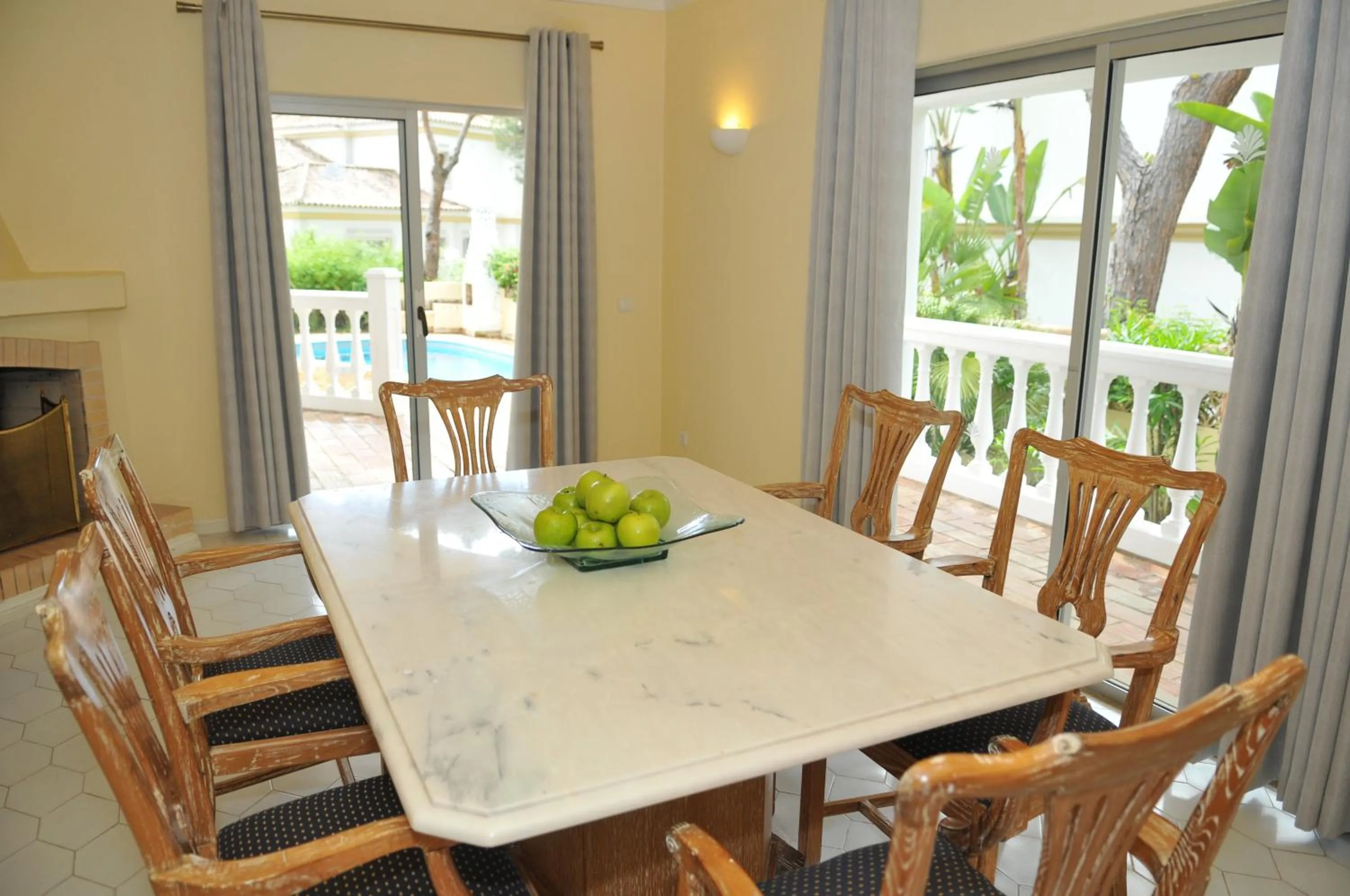 Dining area in Vale Do Garrao Villas