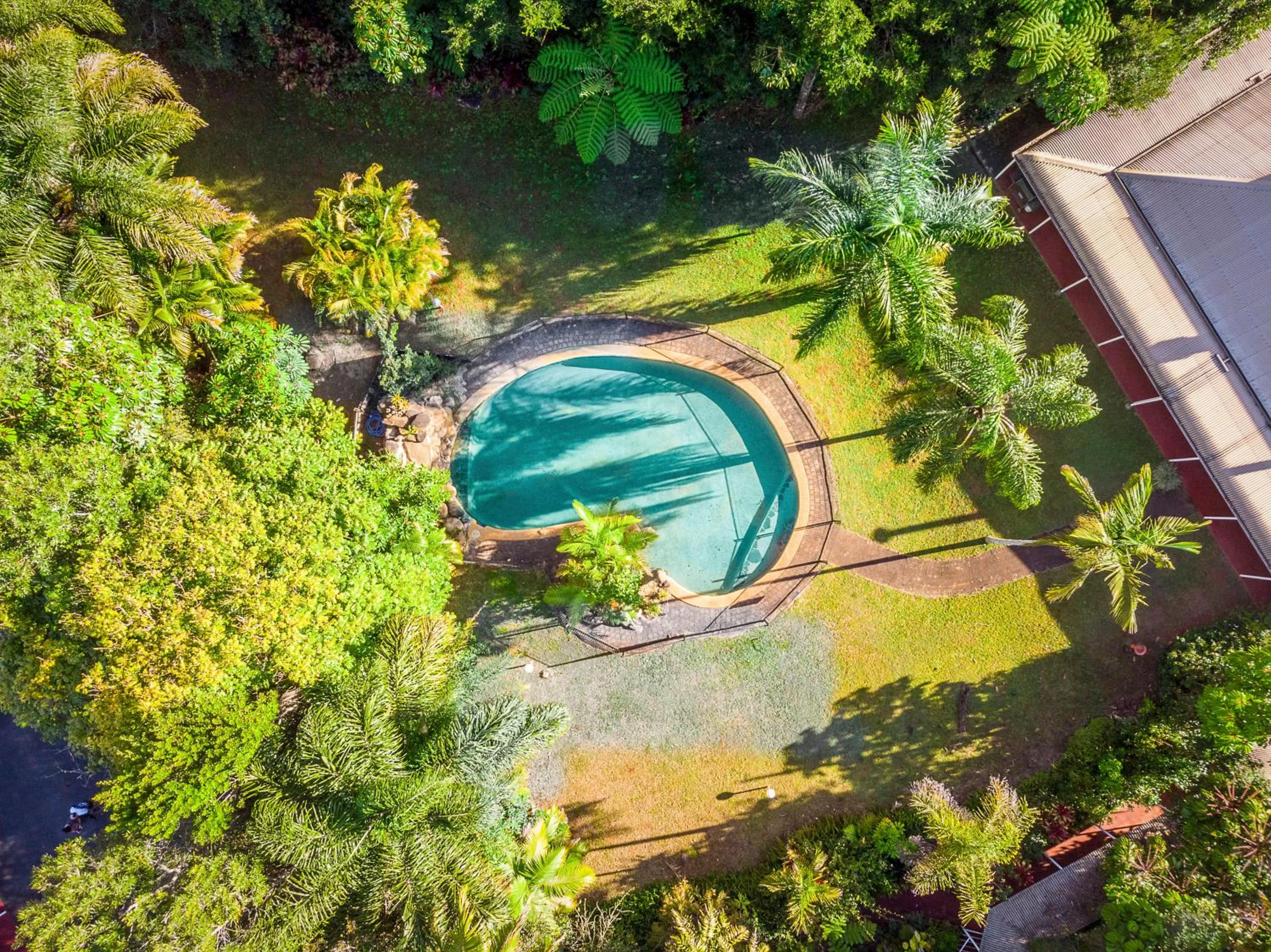 Swimming pool in Malanda Lodge