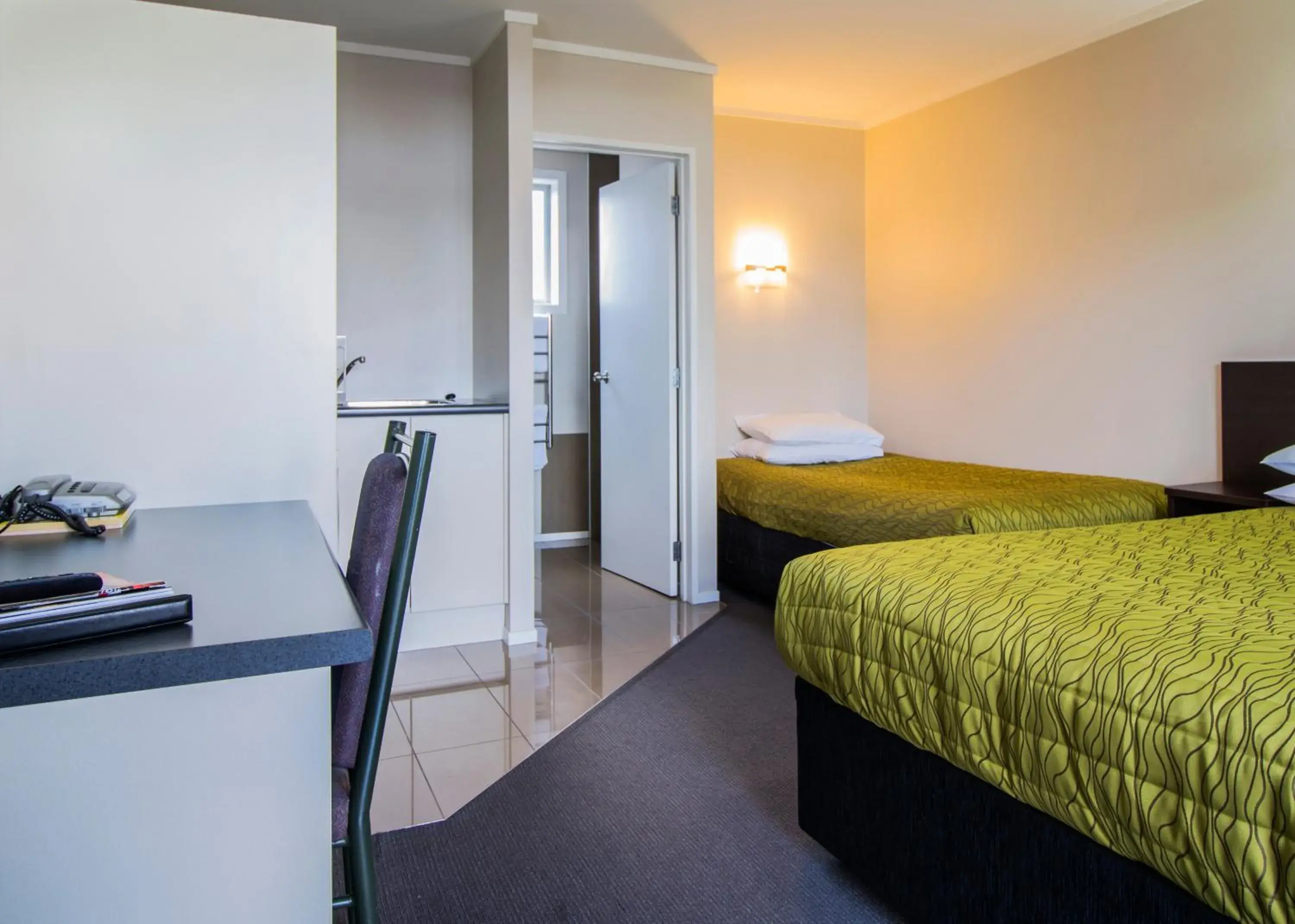 Twin Studio Suite in Aspree Motor Inn Twin Studio Suite in Aspree Motor Inn