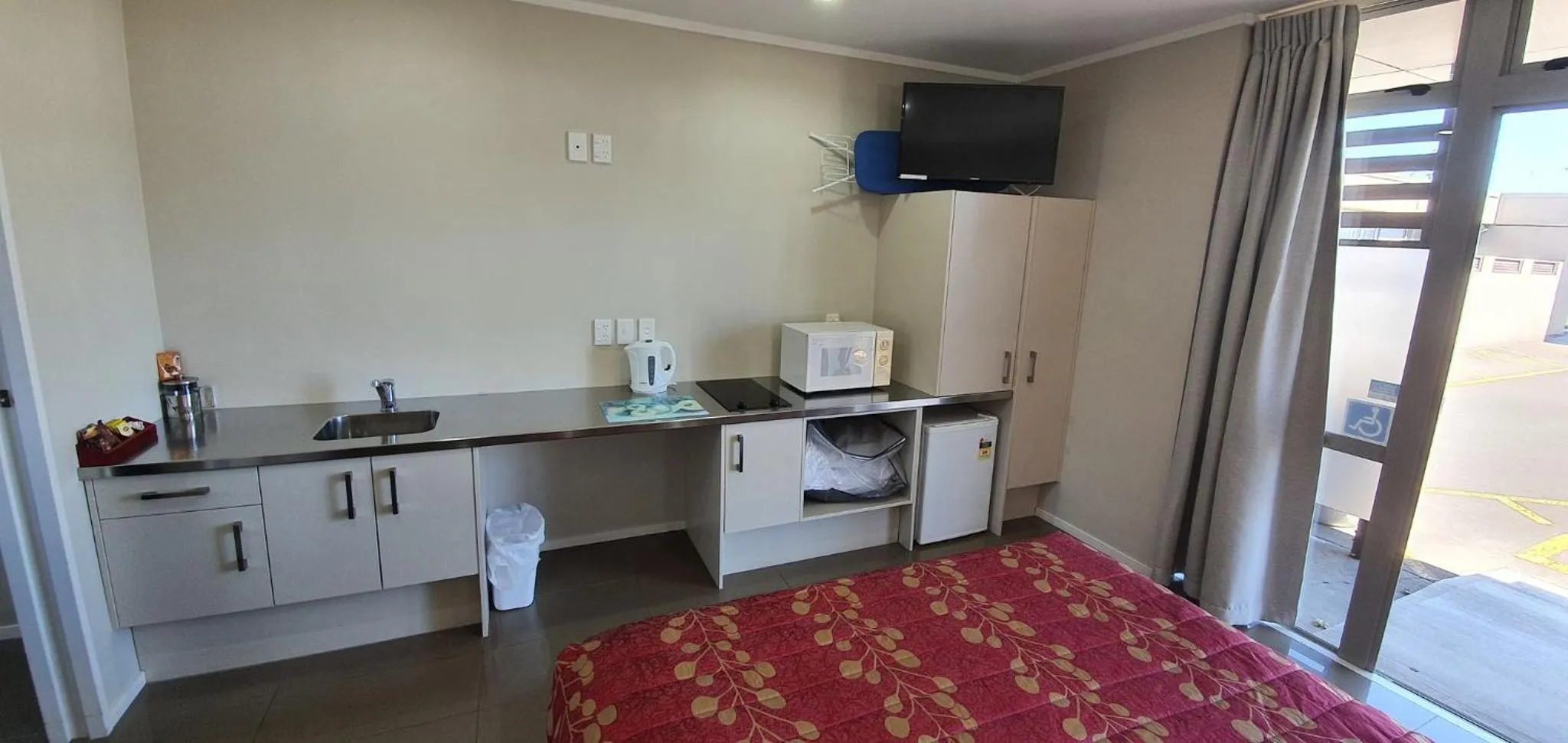 TV and multimedia in Aspree Motor Inn