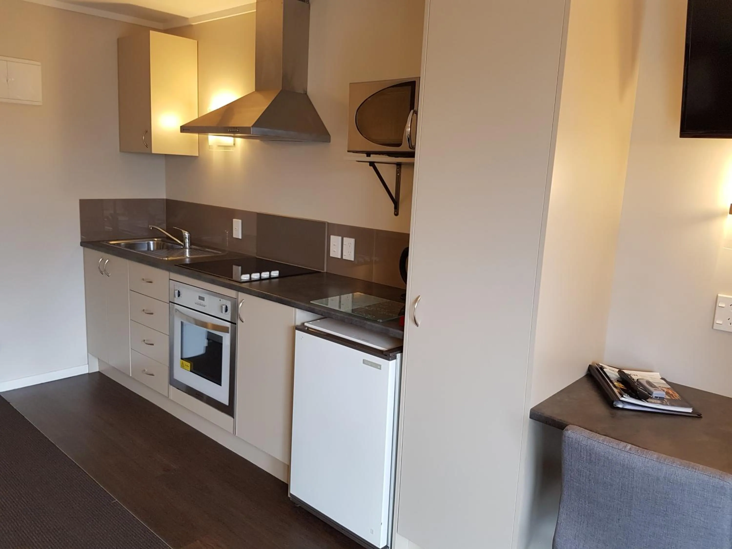 Kitchen or kitchenette in Aspree Motor Inn