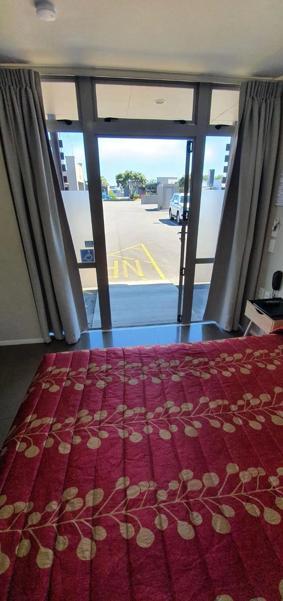 Garden view, Bed in Aspree Motor Inn