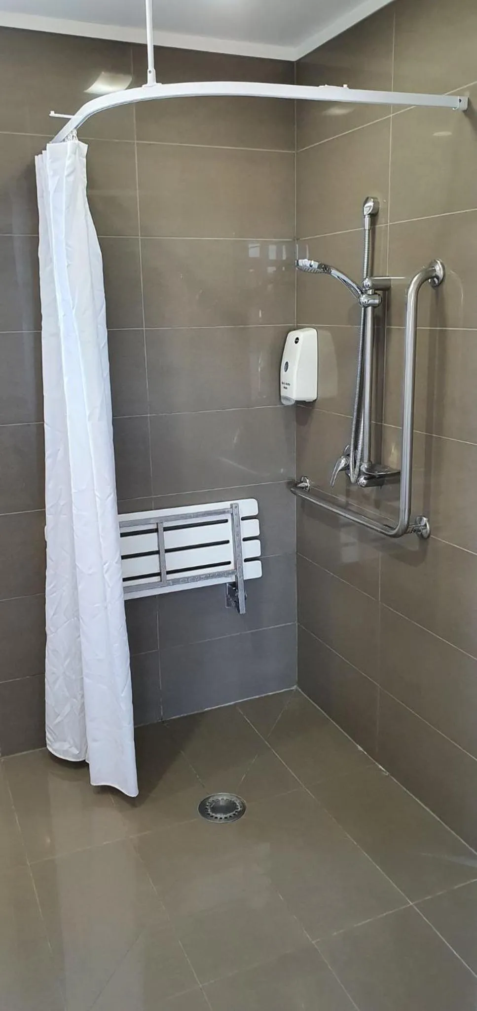 Bathroom in Aspree Motor Inn