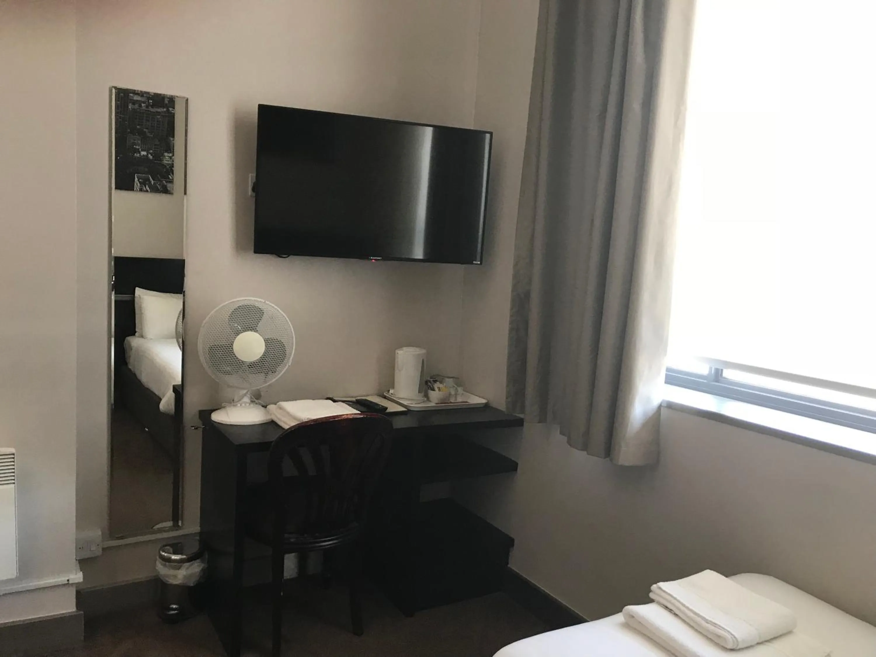 TV and multimedia, Bed in Hatfield Lodge