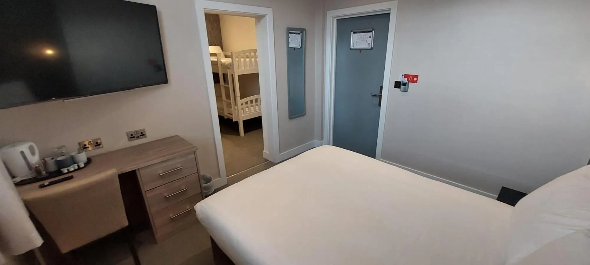 Bedroom, Bed in Hatfield Lodge