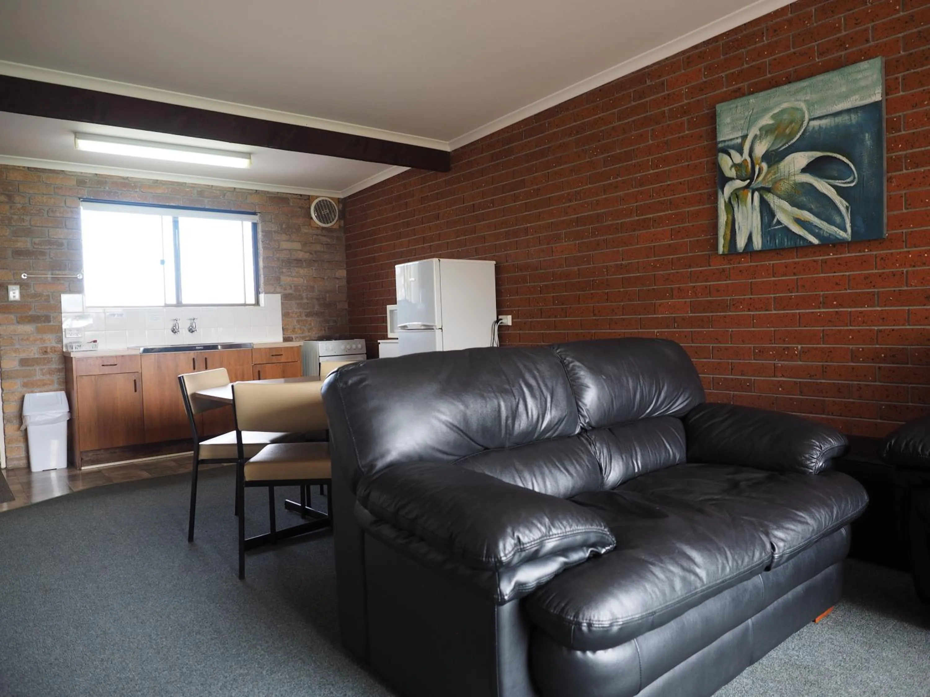 Living room in Burnie Ocean View Motel and Caravan Park
