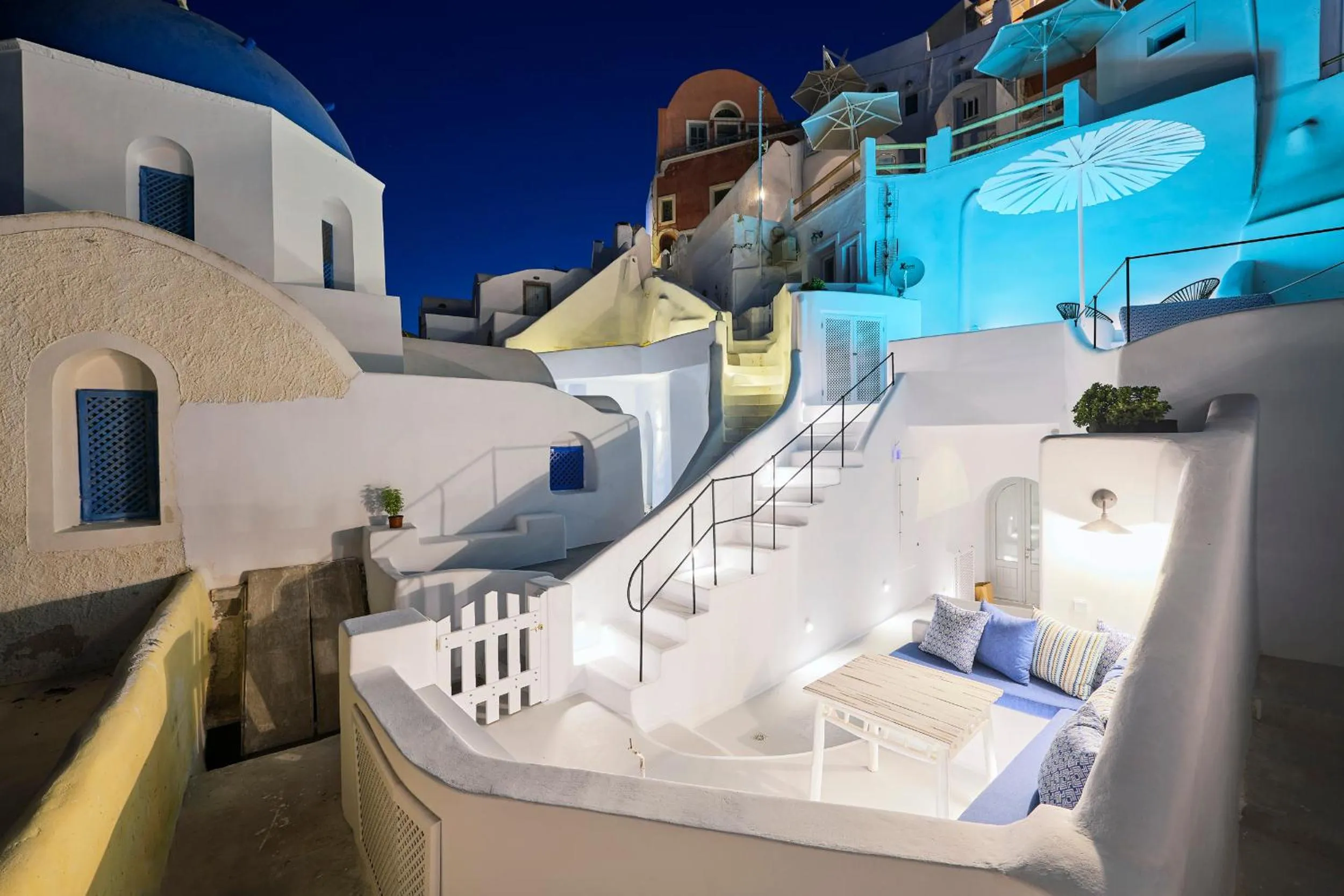 Facade/entrance in Cave Suite Oia