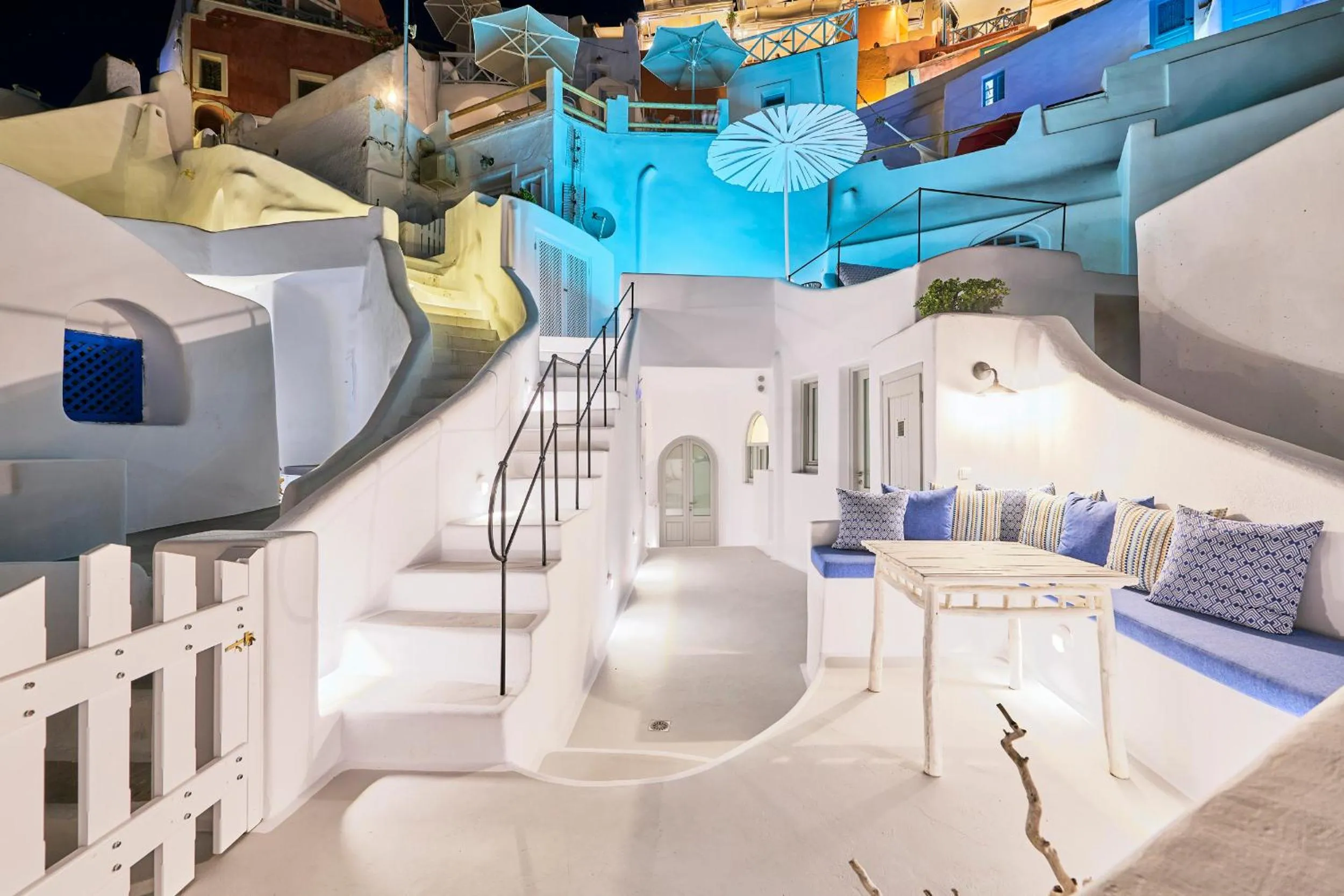 Facade/entrance in Cave Suite Oia