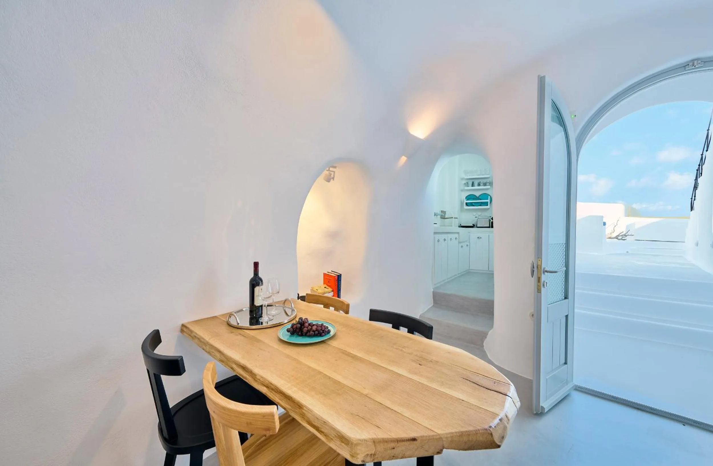 Dining area in Cave Suite Oia