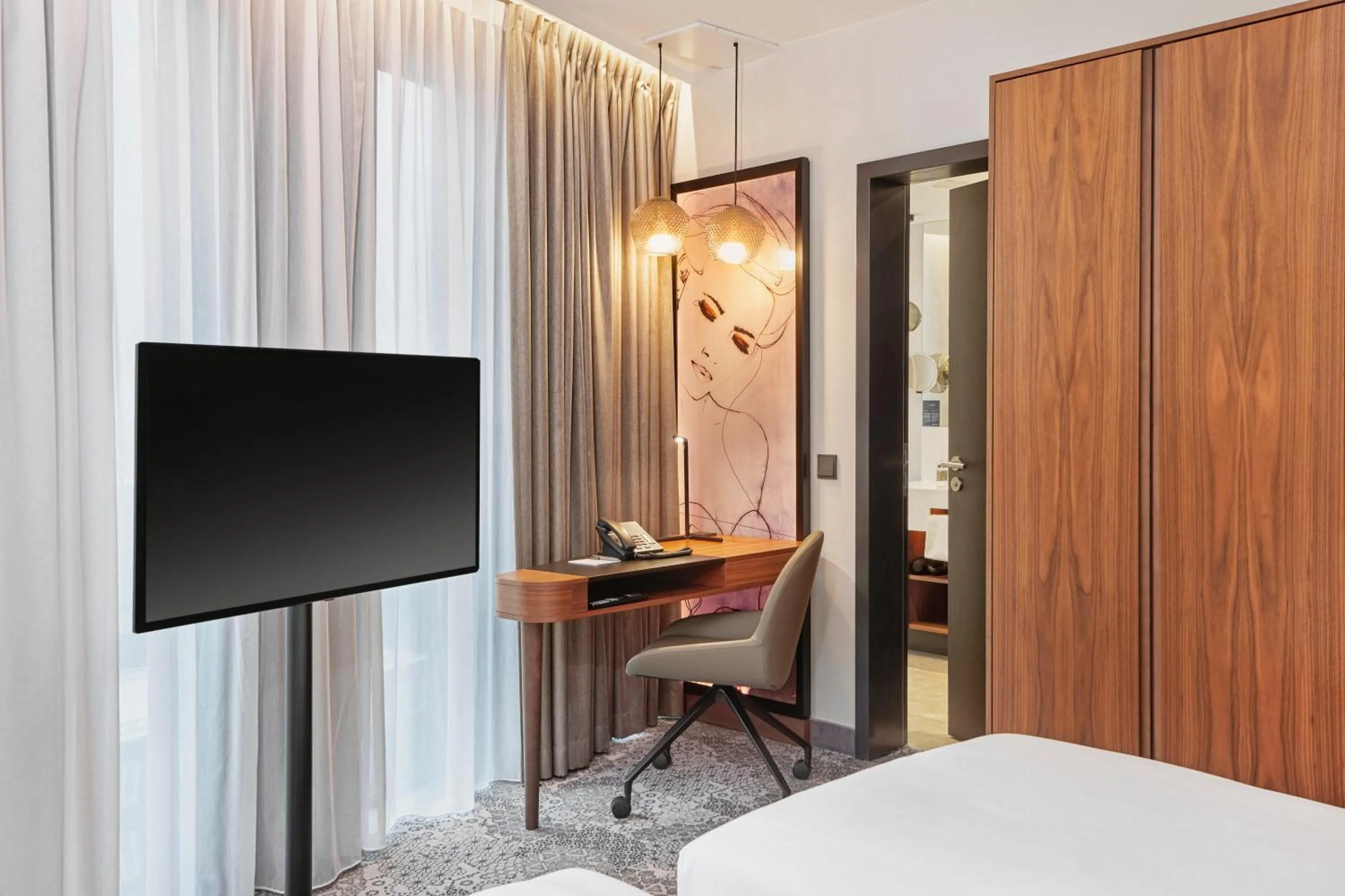 Photo of the whole room, Bed in HYPERION Hotel München