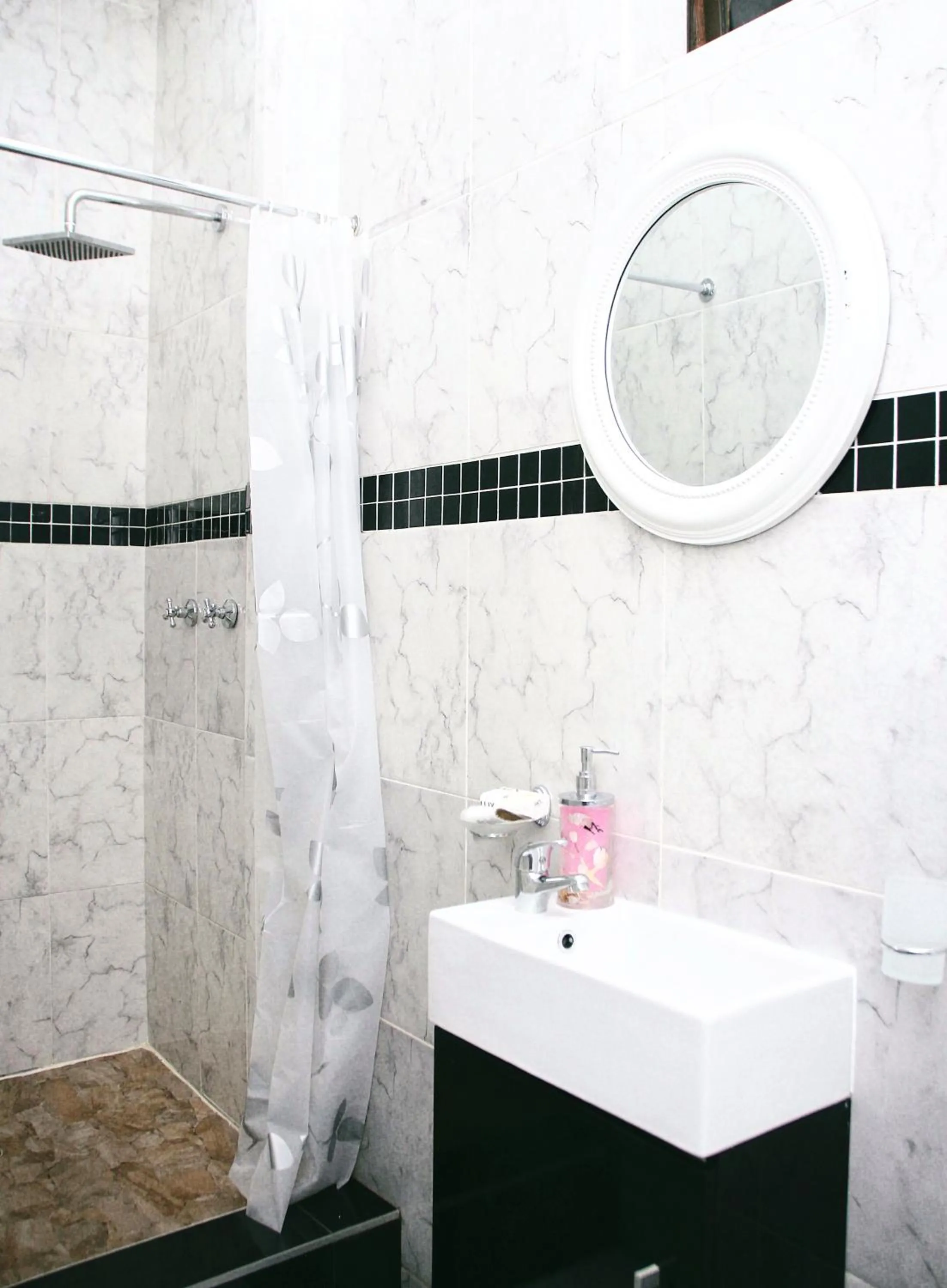 Shower in Rehoboth Mountain Suites