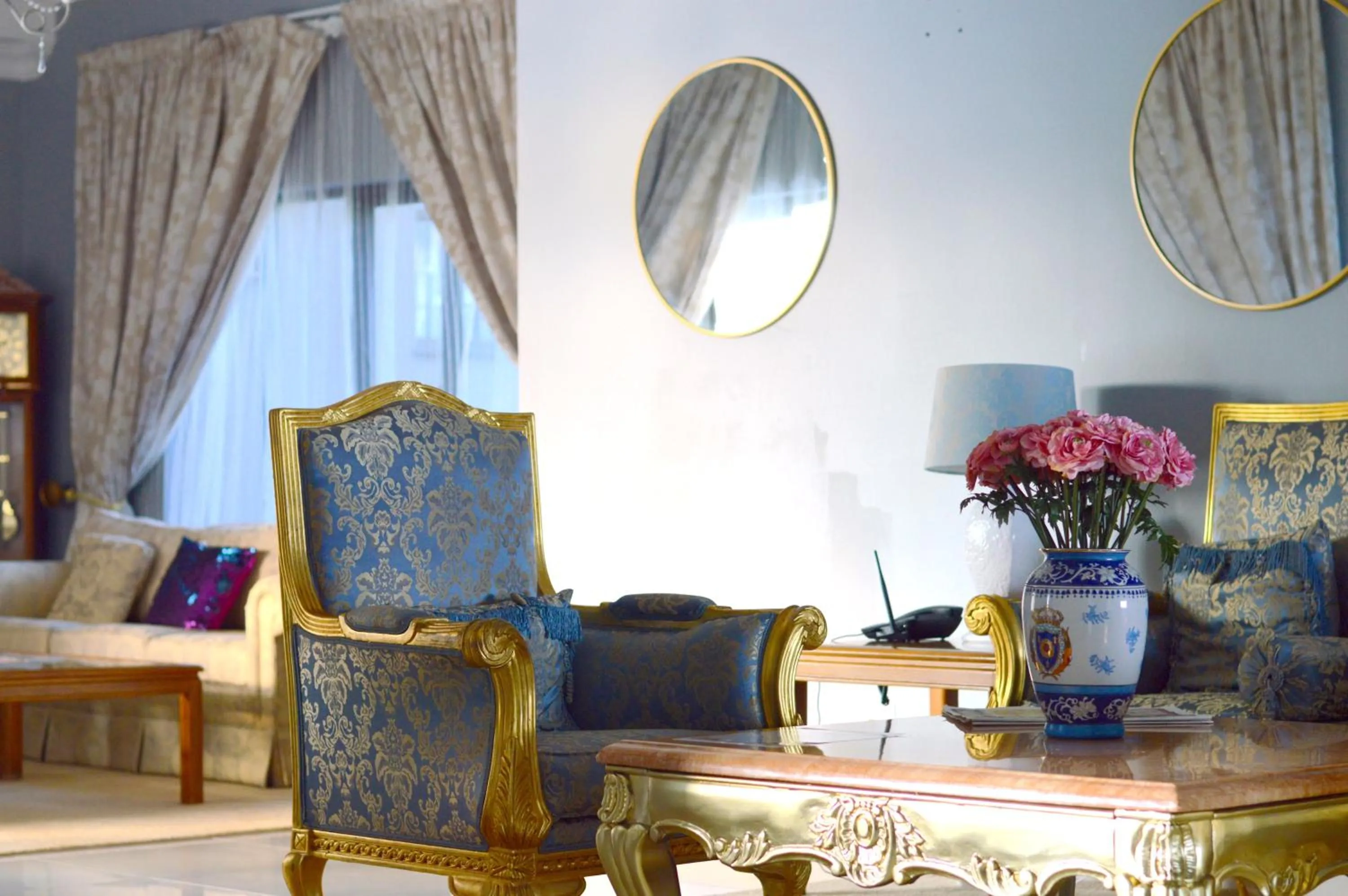 Living room in Rehoboth Mountain Suites