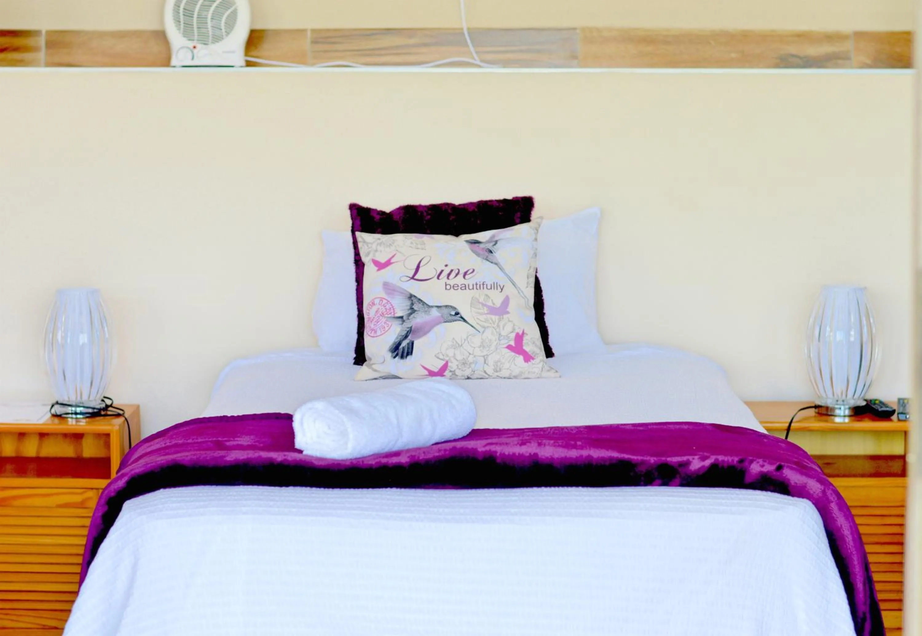 Decorative detail, Bed in Rehoboth Mountain Suites
