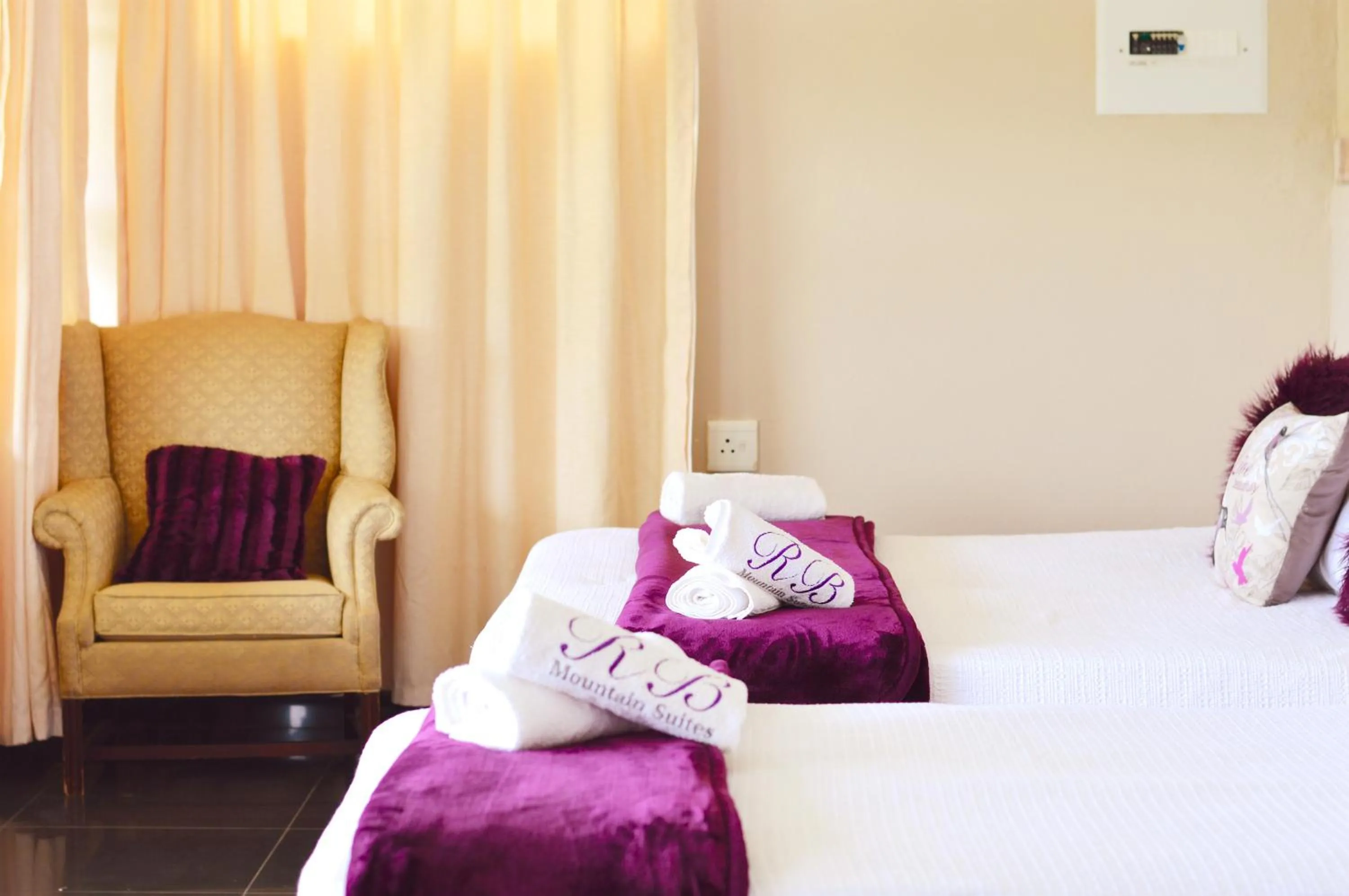 Decorative detail, Bed in Rehoboth Mountain Suites