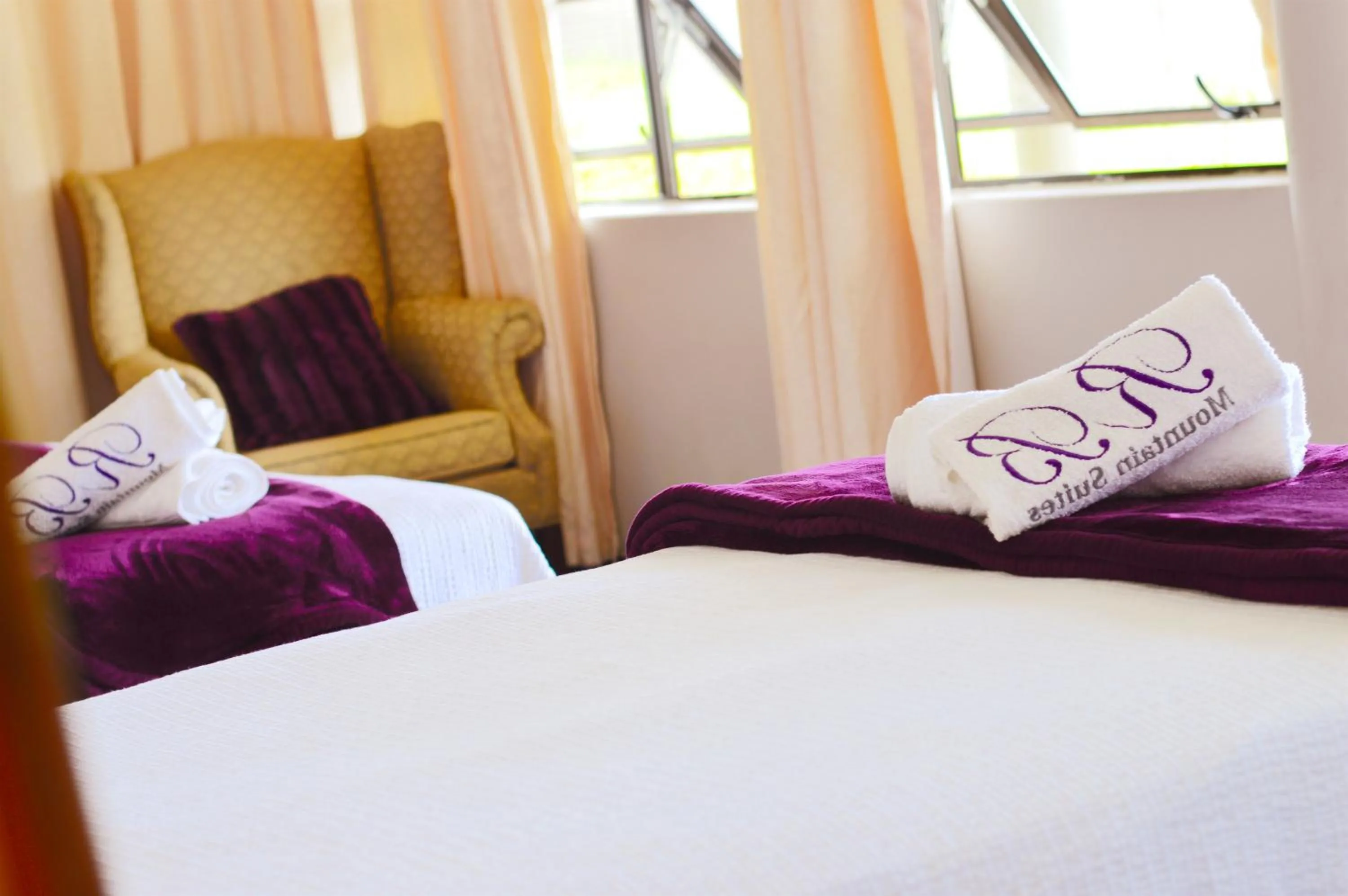 Decorative detail, Bed in Rehoboth Mountain Suites