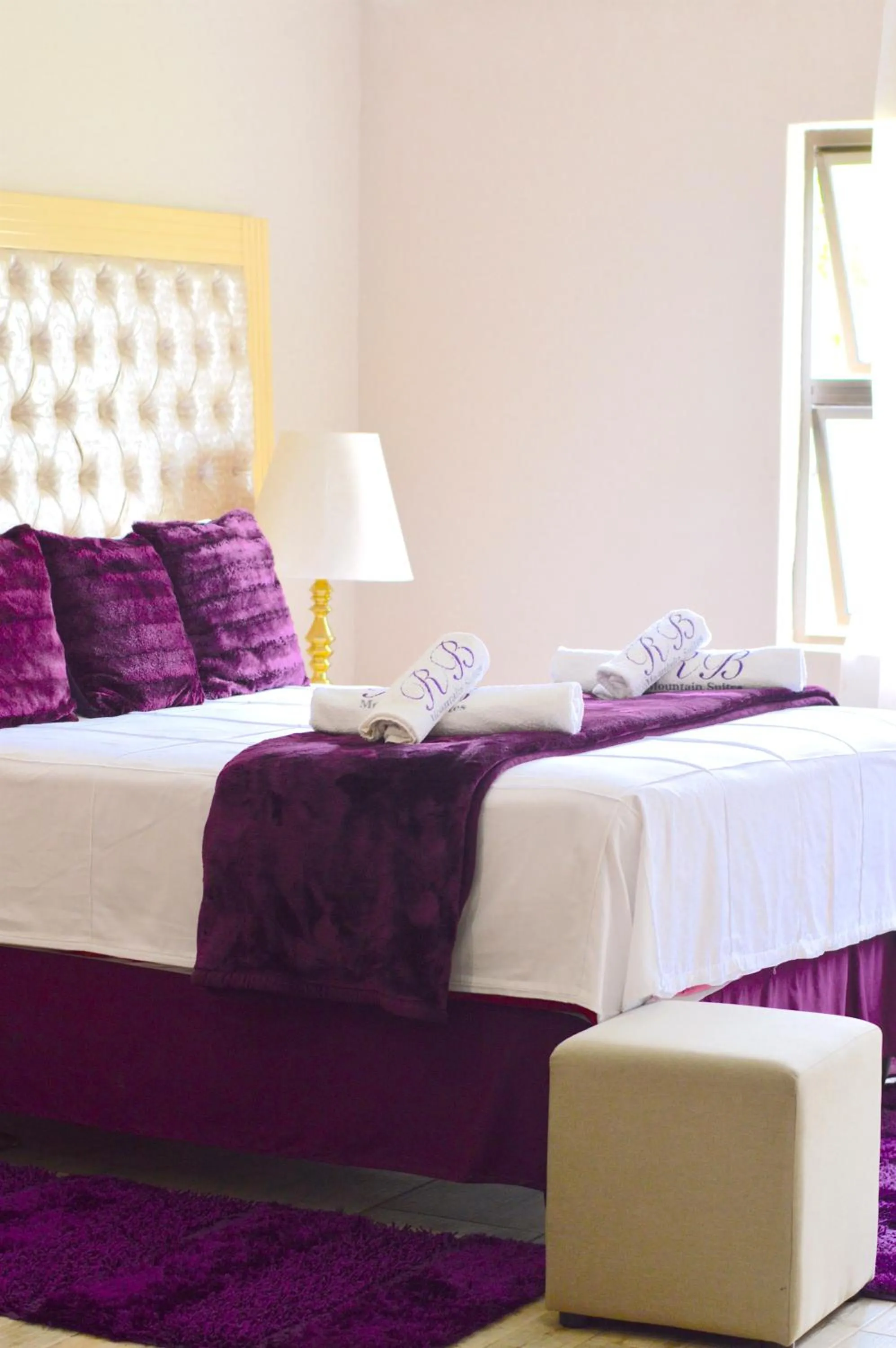Decorative detail, Bed in Rehoboth Mountain Suites