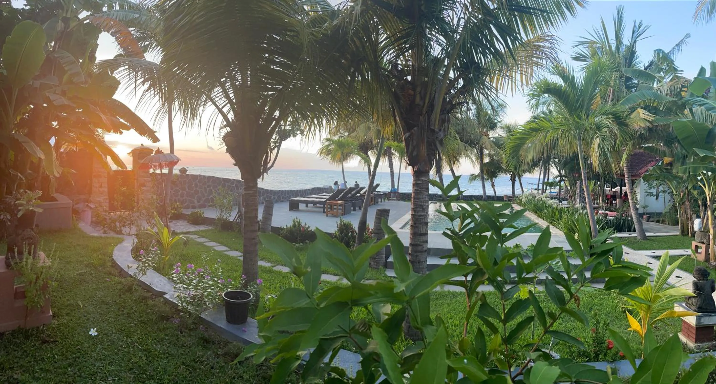 Pool view in 1000 Dream Bungalow
