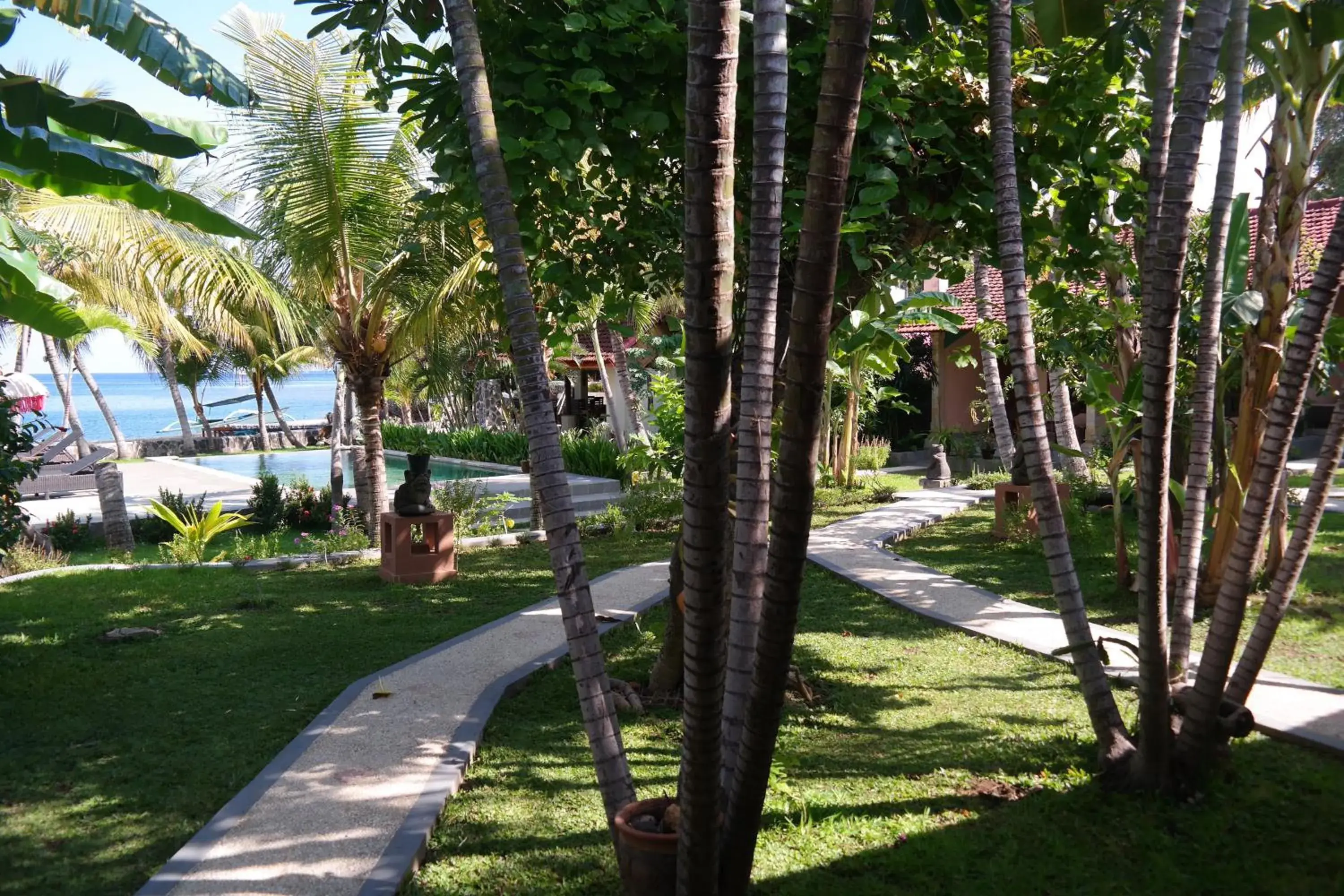 Garden view in 1000 Dream Bungalow Garden view in 1000 Dream Bungalow