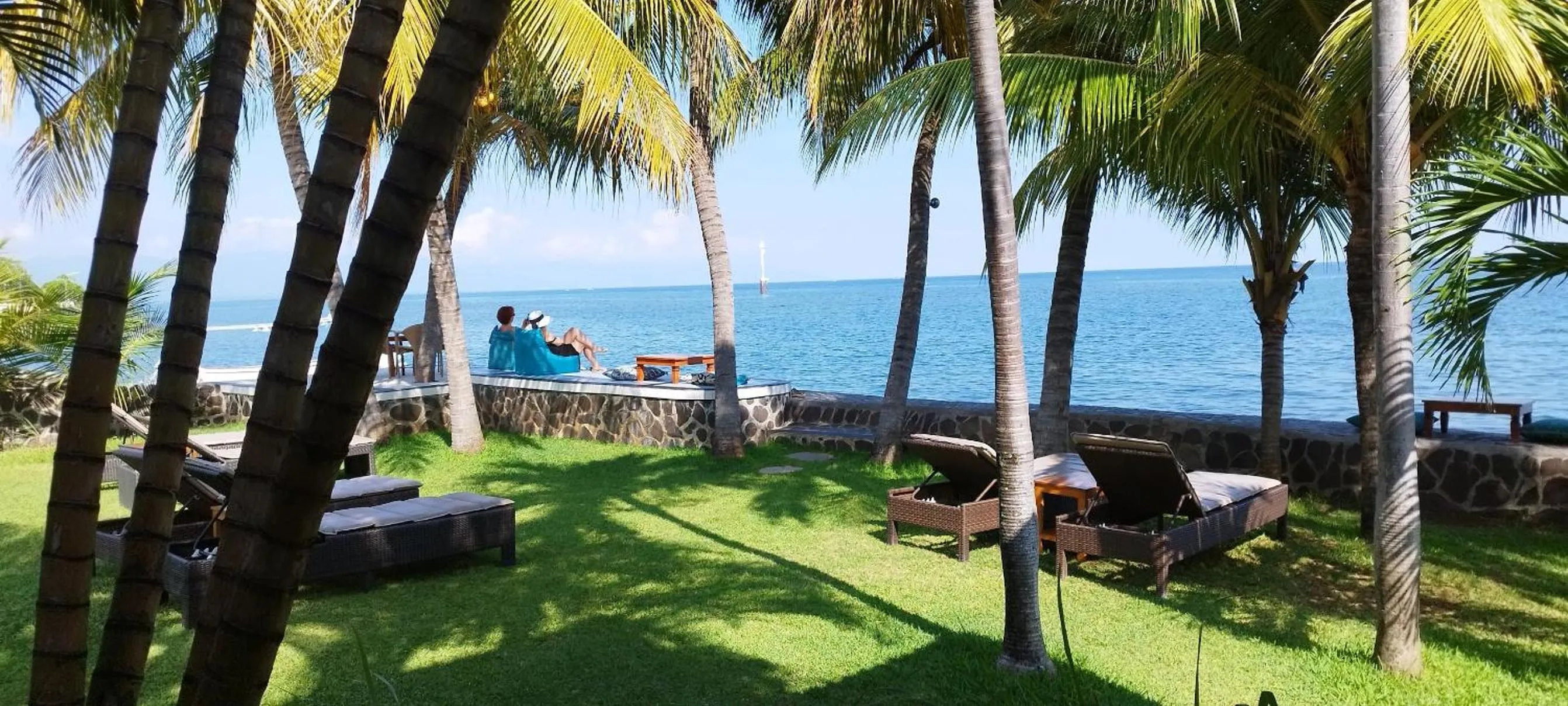 Restaurant/places to eat in 1000 Dream Bungalow