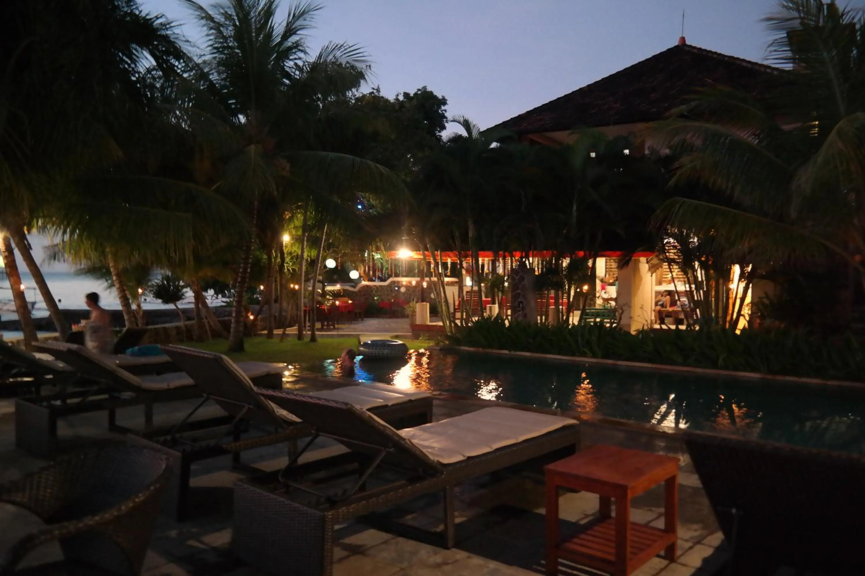 Restaurant/places to eat in 1000 Dream Bungalow