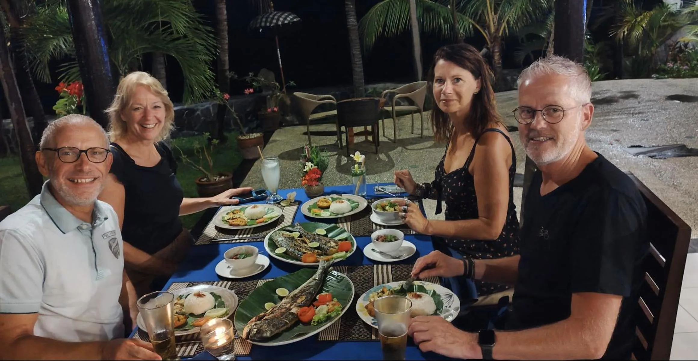 Restaurant/places to eat in 1000 Dream Bungalow