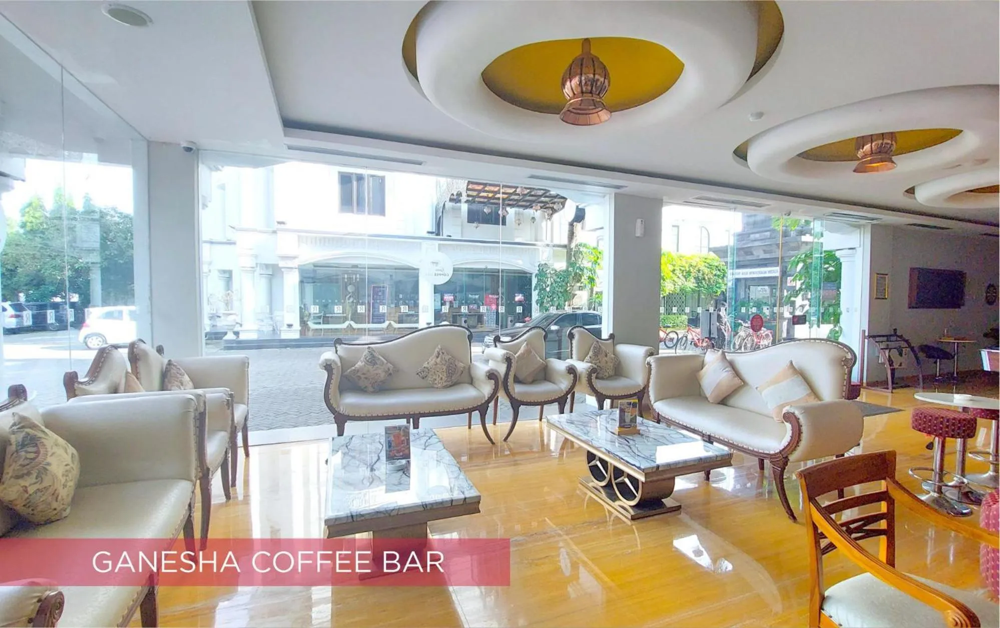 Communal lounge/ TV room in Ramada Suites By Wyndham Solo