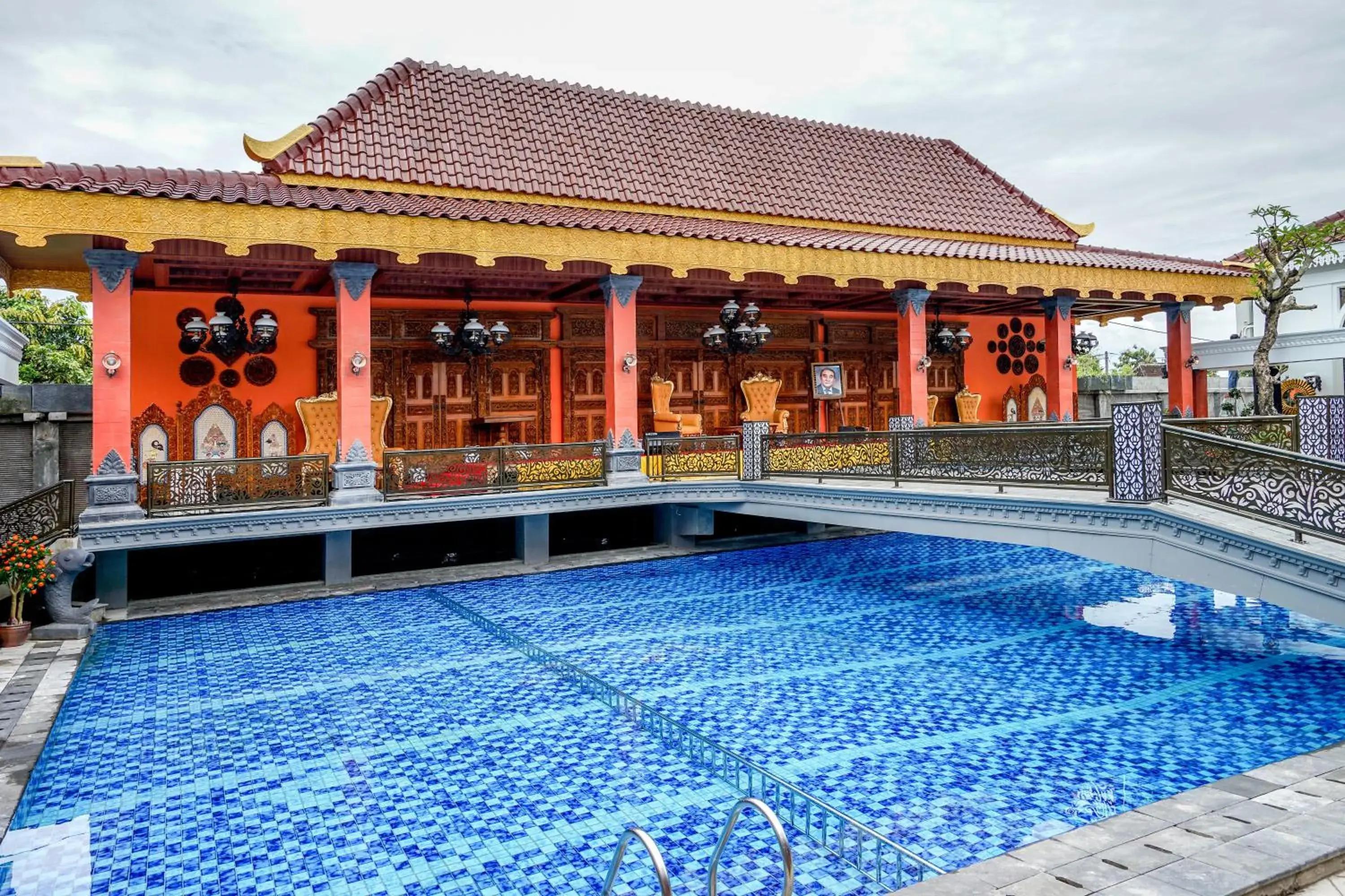 Swimming pool in Ramada Suites By Wyndham Solo Swimming pool in Ramada Suites By Wyndham Solo
