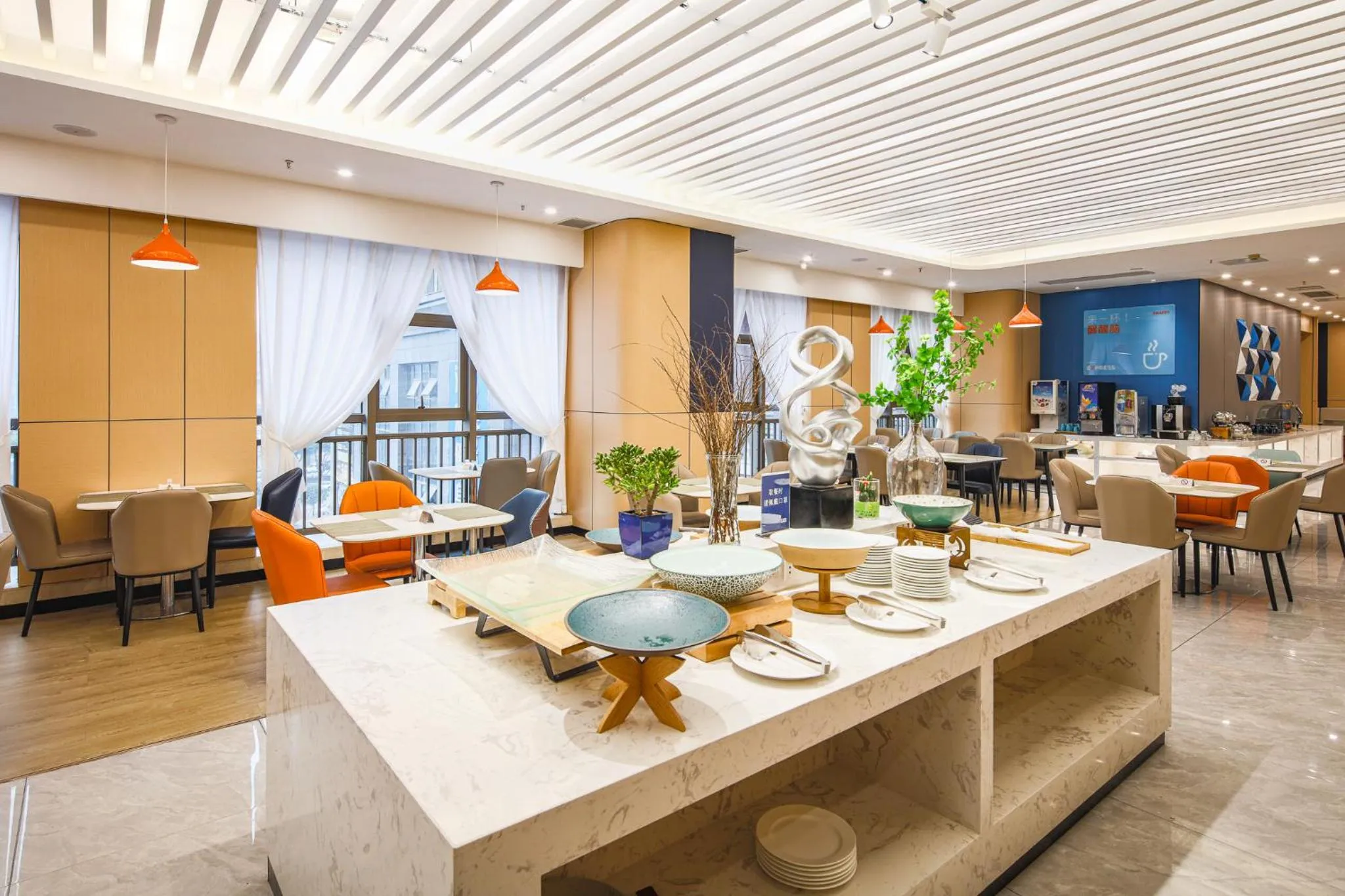 Restaurant/places to eat in Holiday Inn Express Chongqing Guanyinqiao by IHG