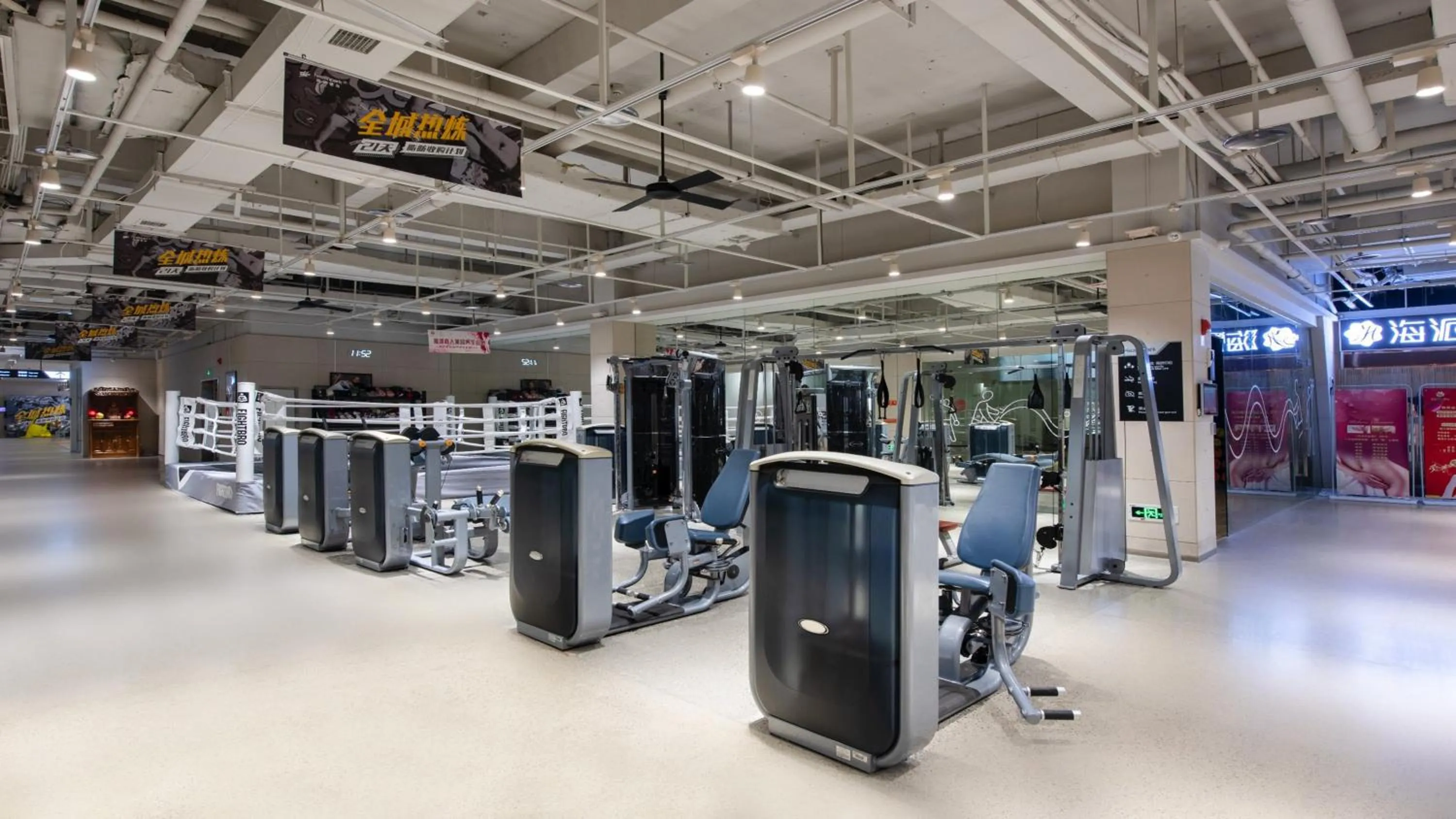 Fitness centre/facilities in Holiday Inn Express Chongqing Guanyinqiao by IHG