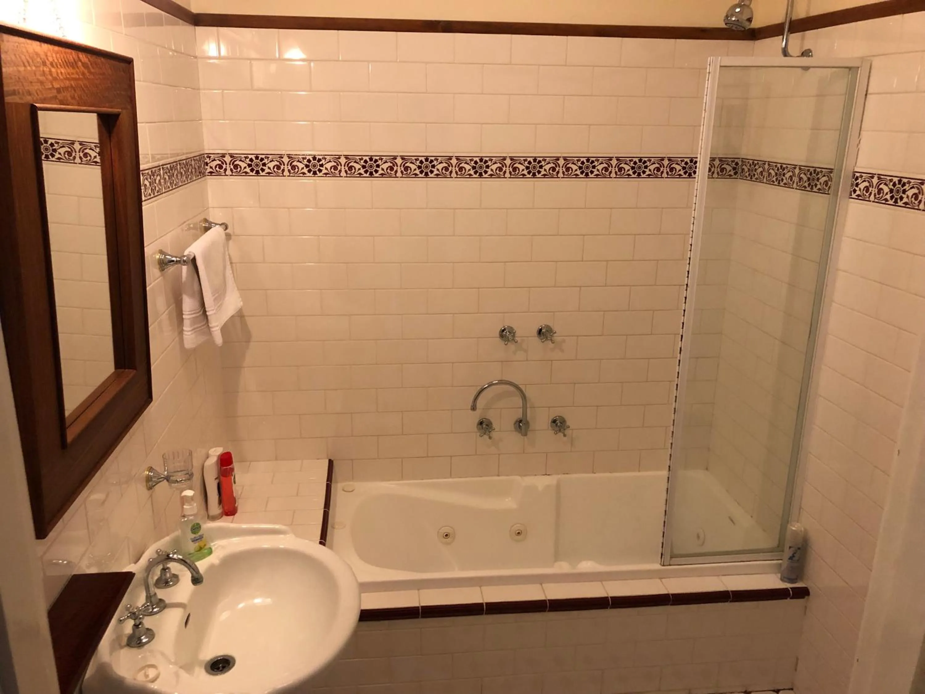 Bathroom in Lorelei Bed & Breakfast