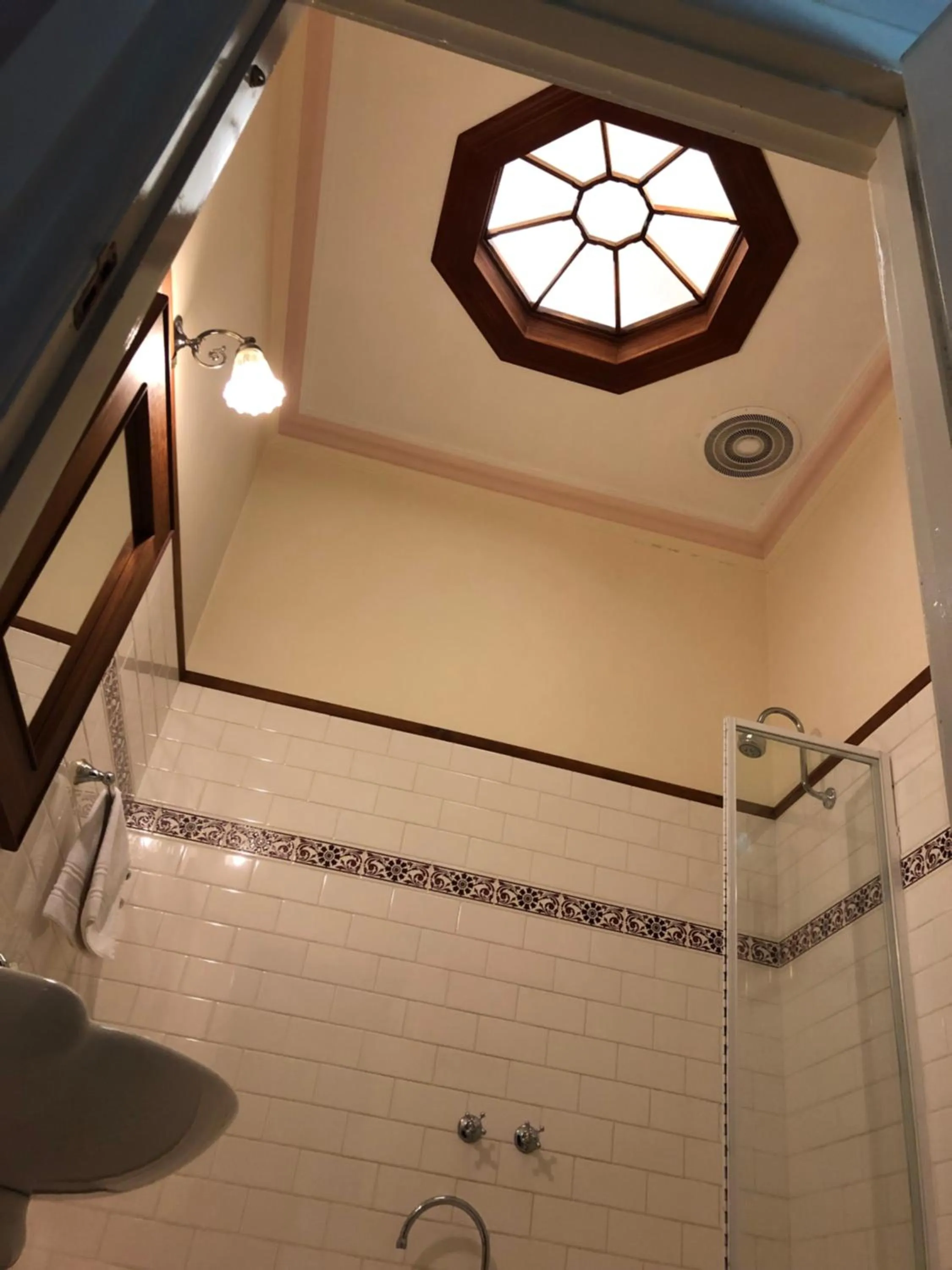 Shower in Lorelei Bed & Breakfast