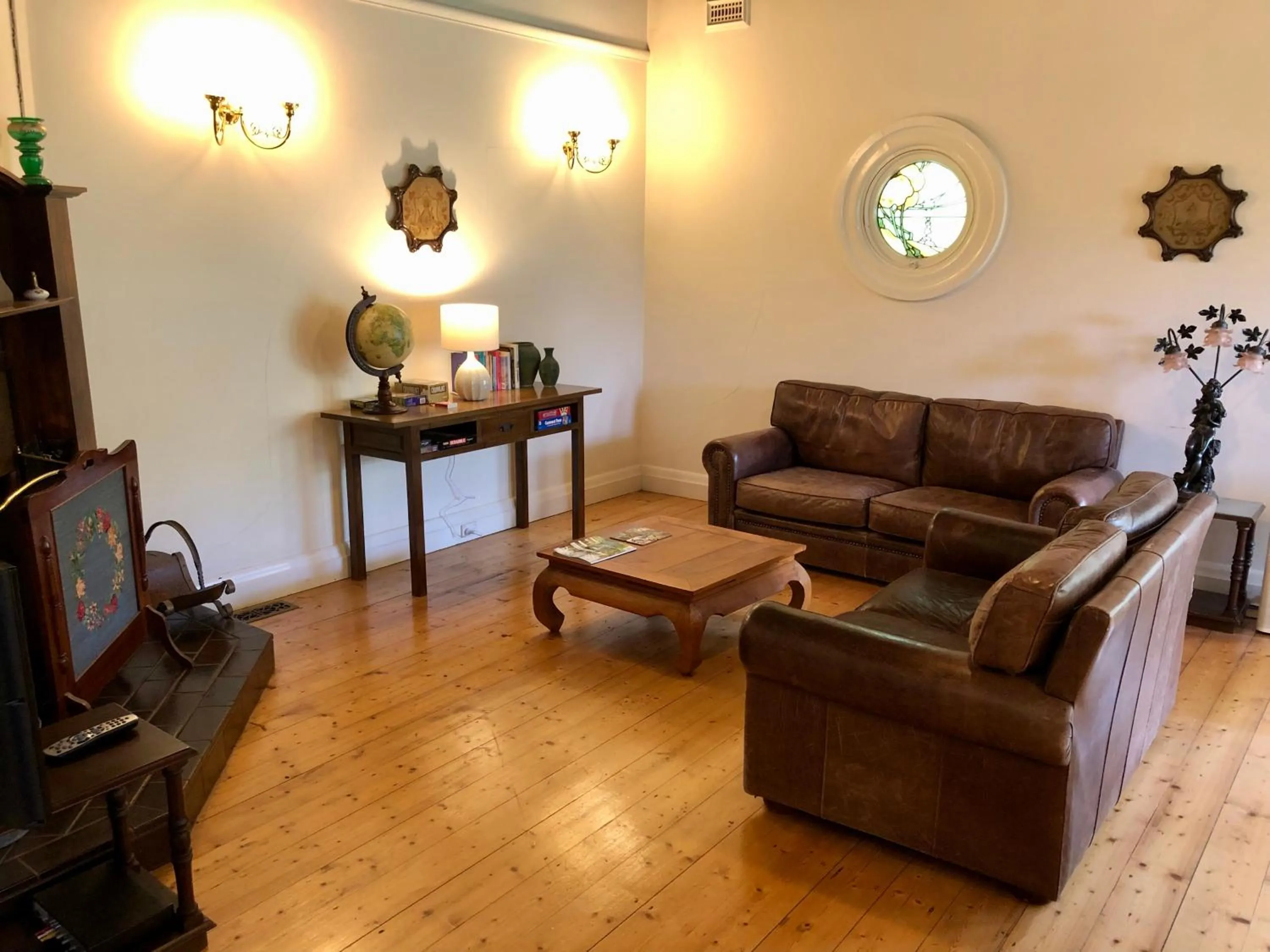 Communal lounge/ TV room in Lorelei Bed & Breakfast