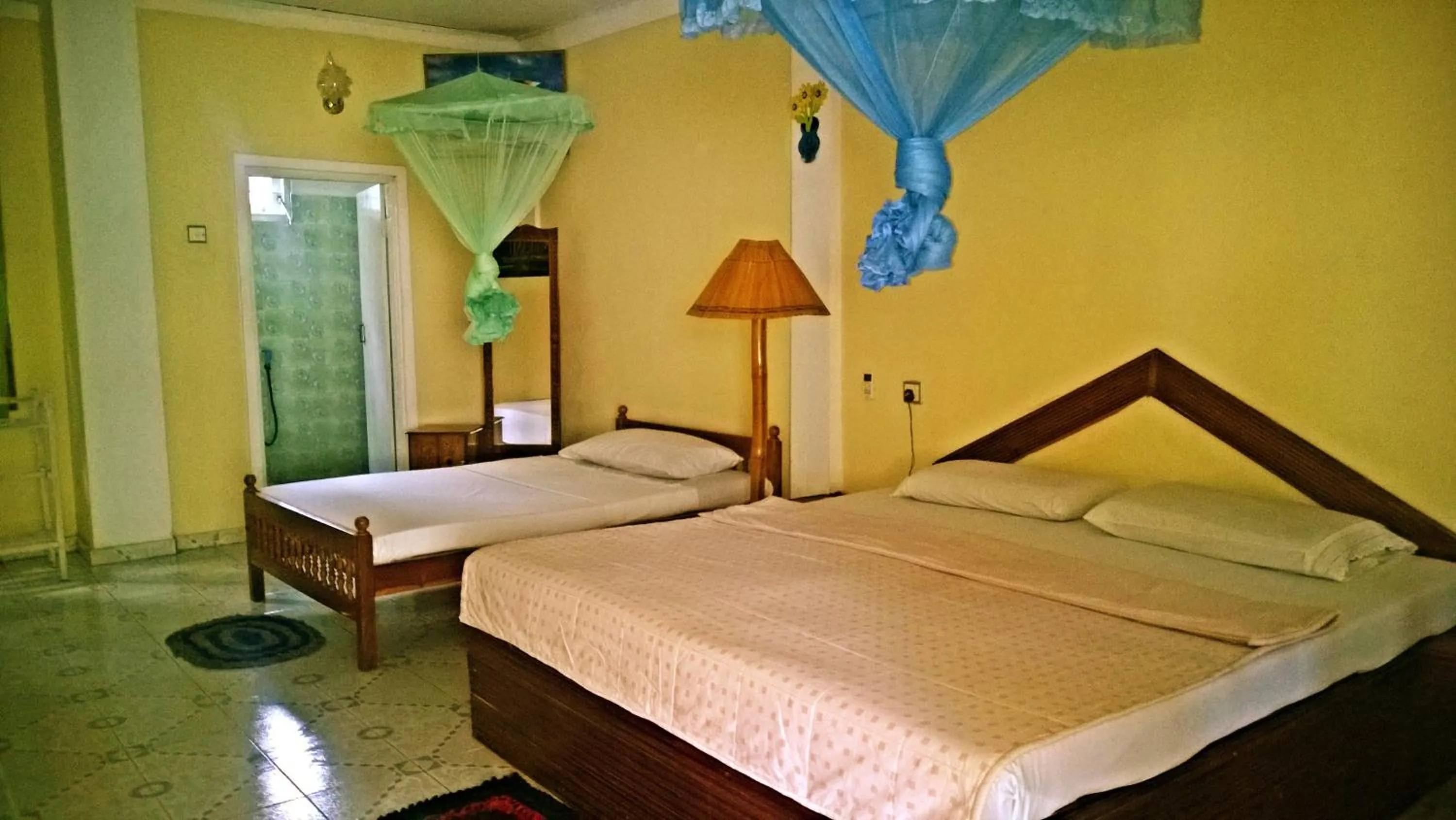 Bed in Sigiri Holiday Inn