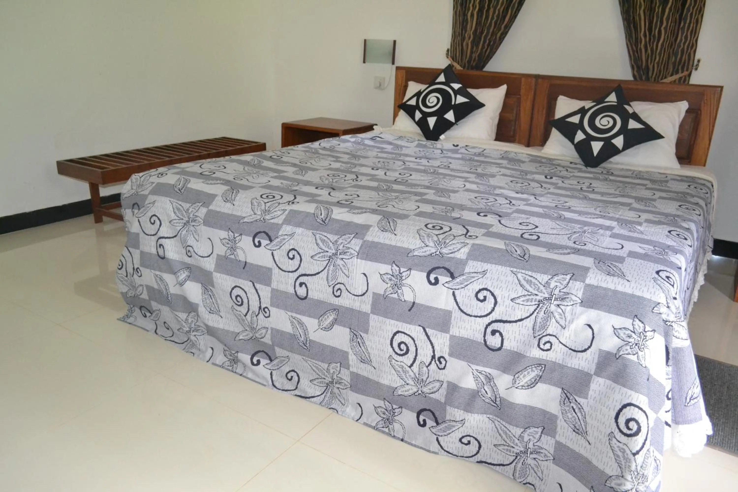 Bed in Sigiri Holiday Inn