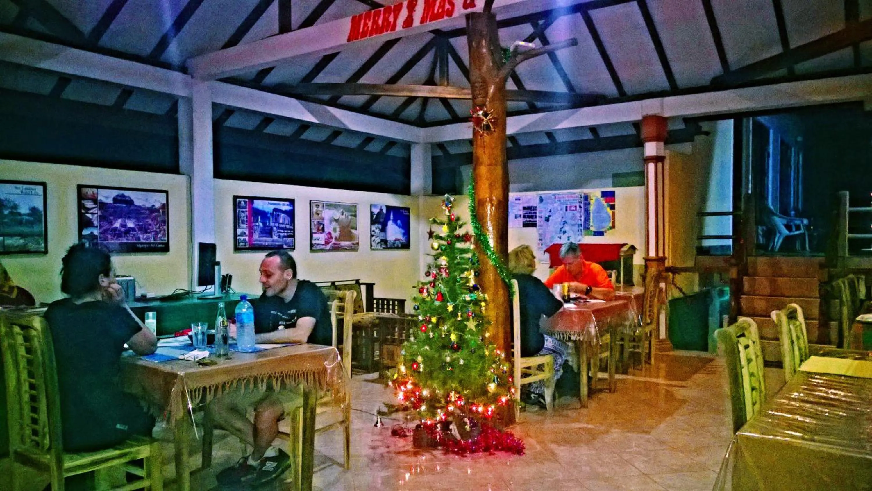 Restaurant/places to eat in Sigiri Holiday Inn