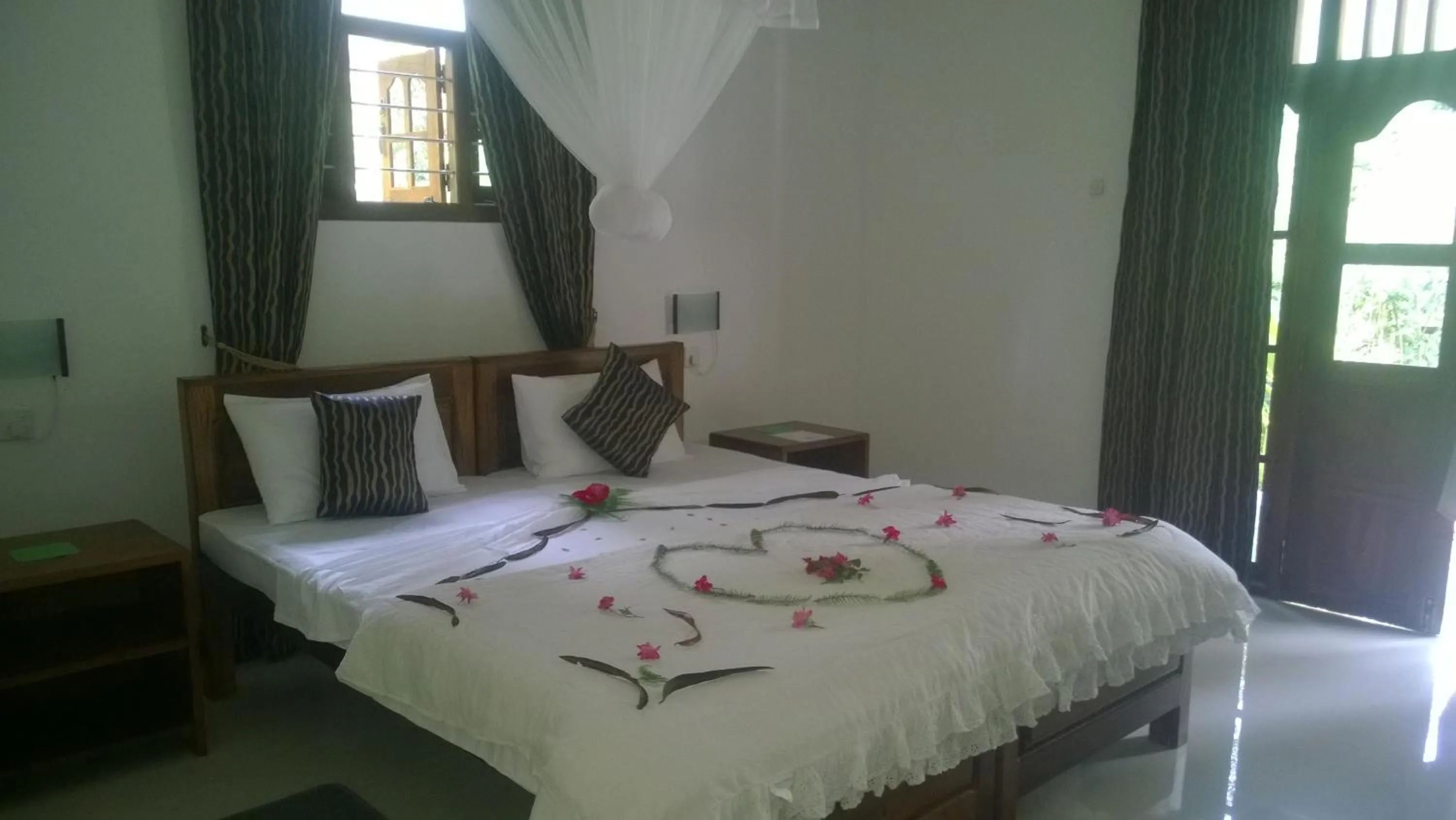 Bed in Sigiri Holiday Inn