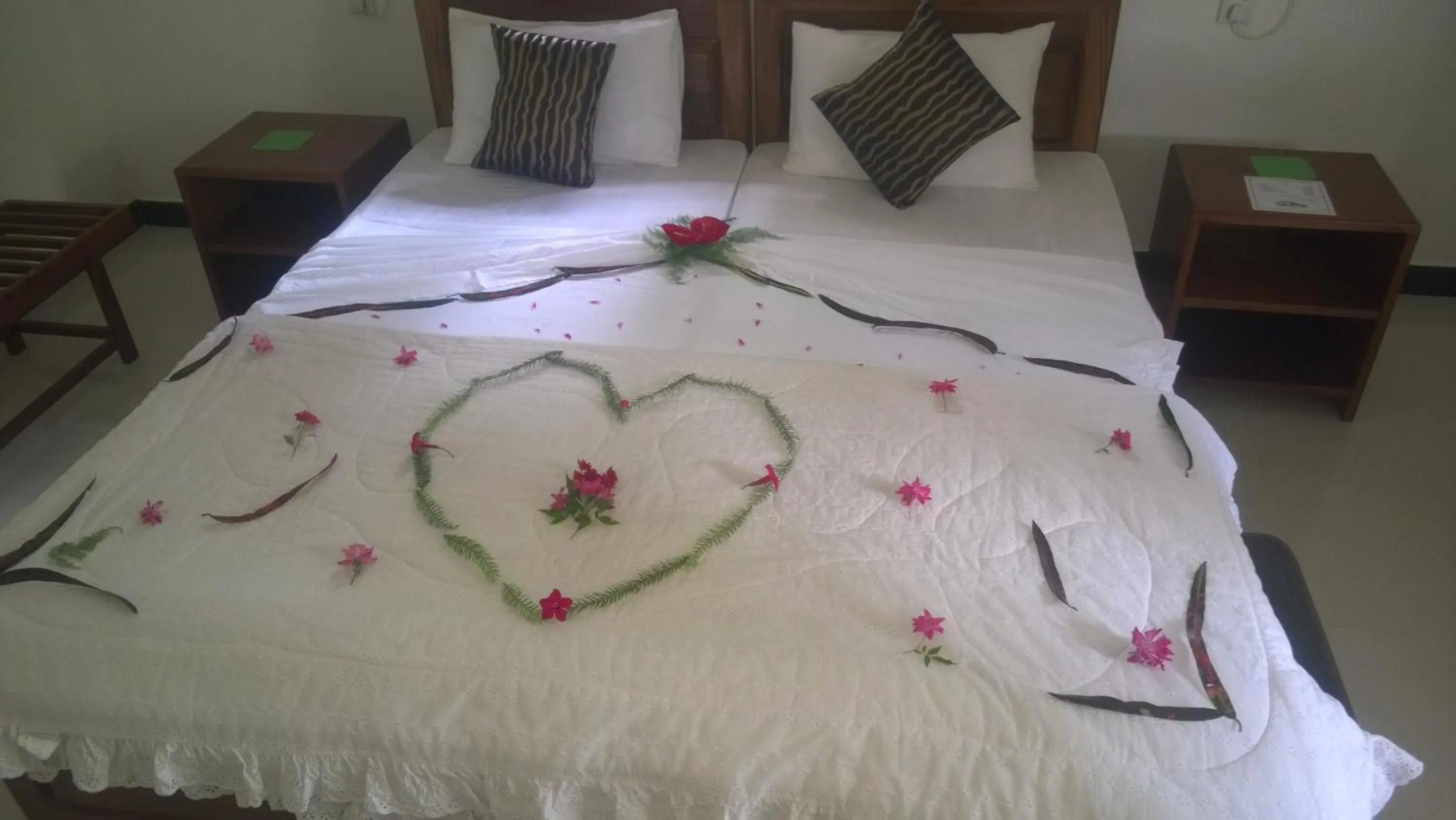 Bed in Sigiri Holiday Inn