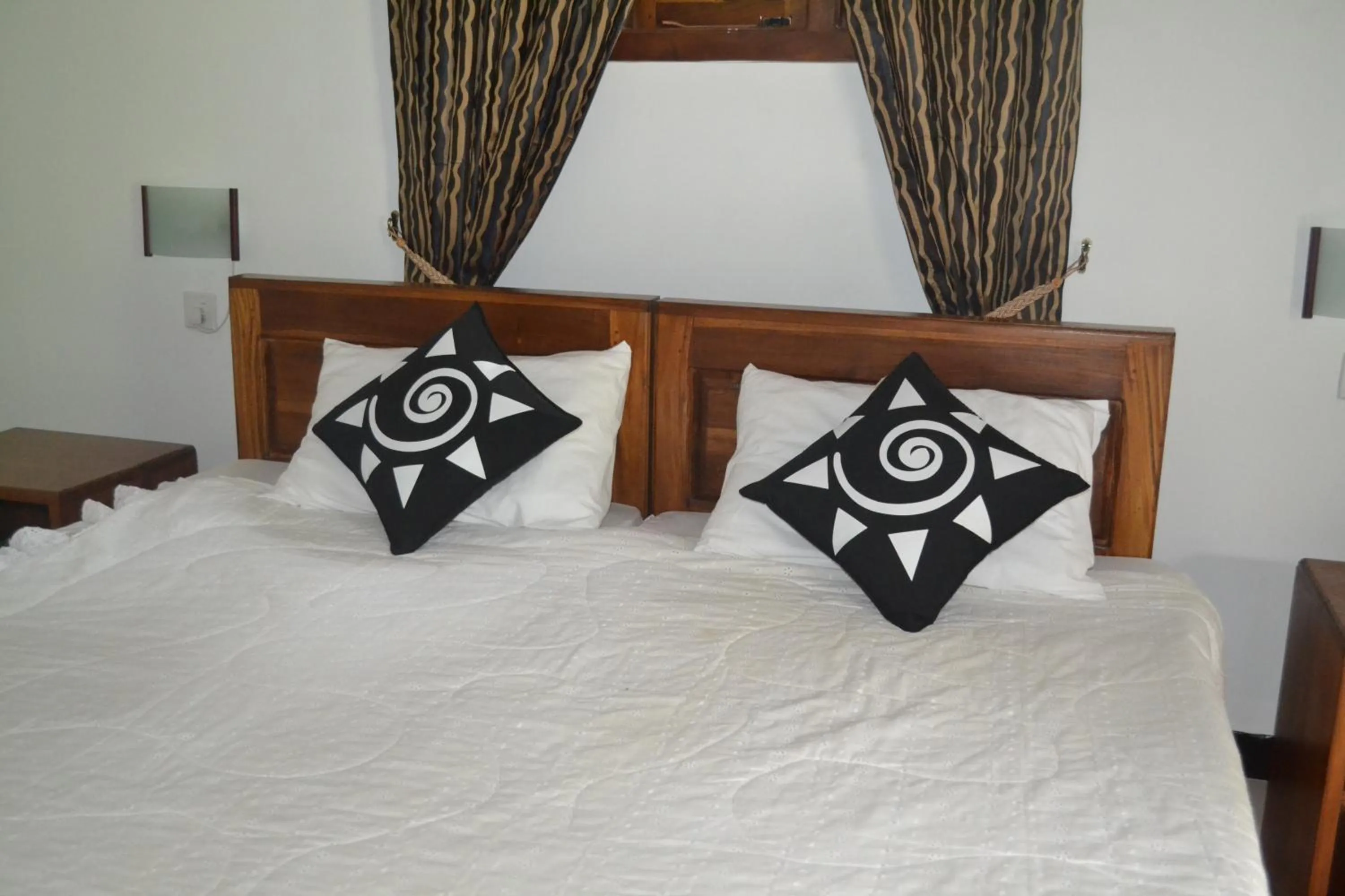 Bed in Sigiri Holiday Inn