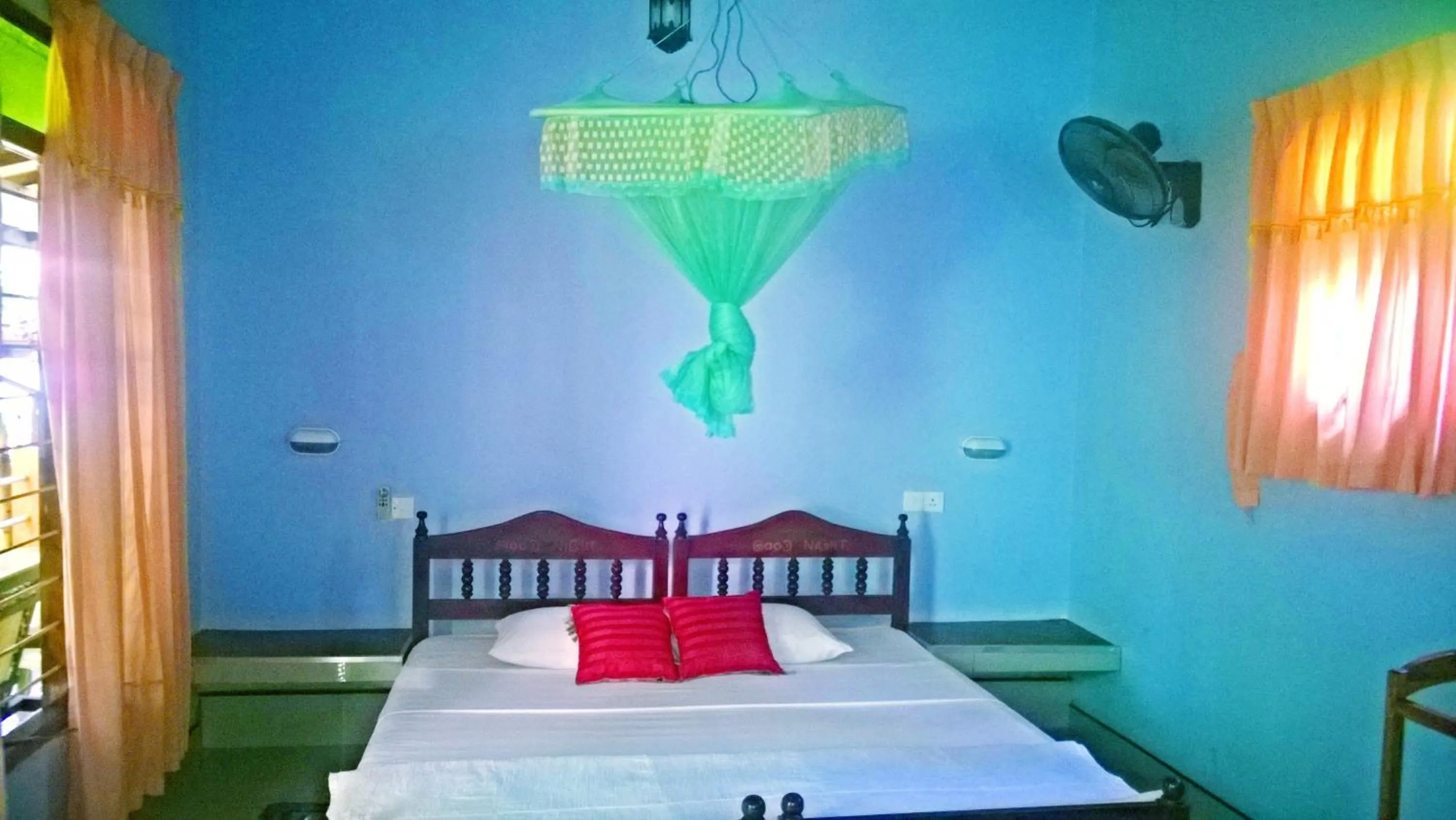 Bed in Sigiri Holiday Inn