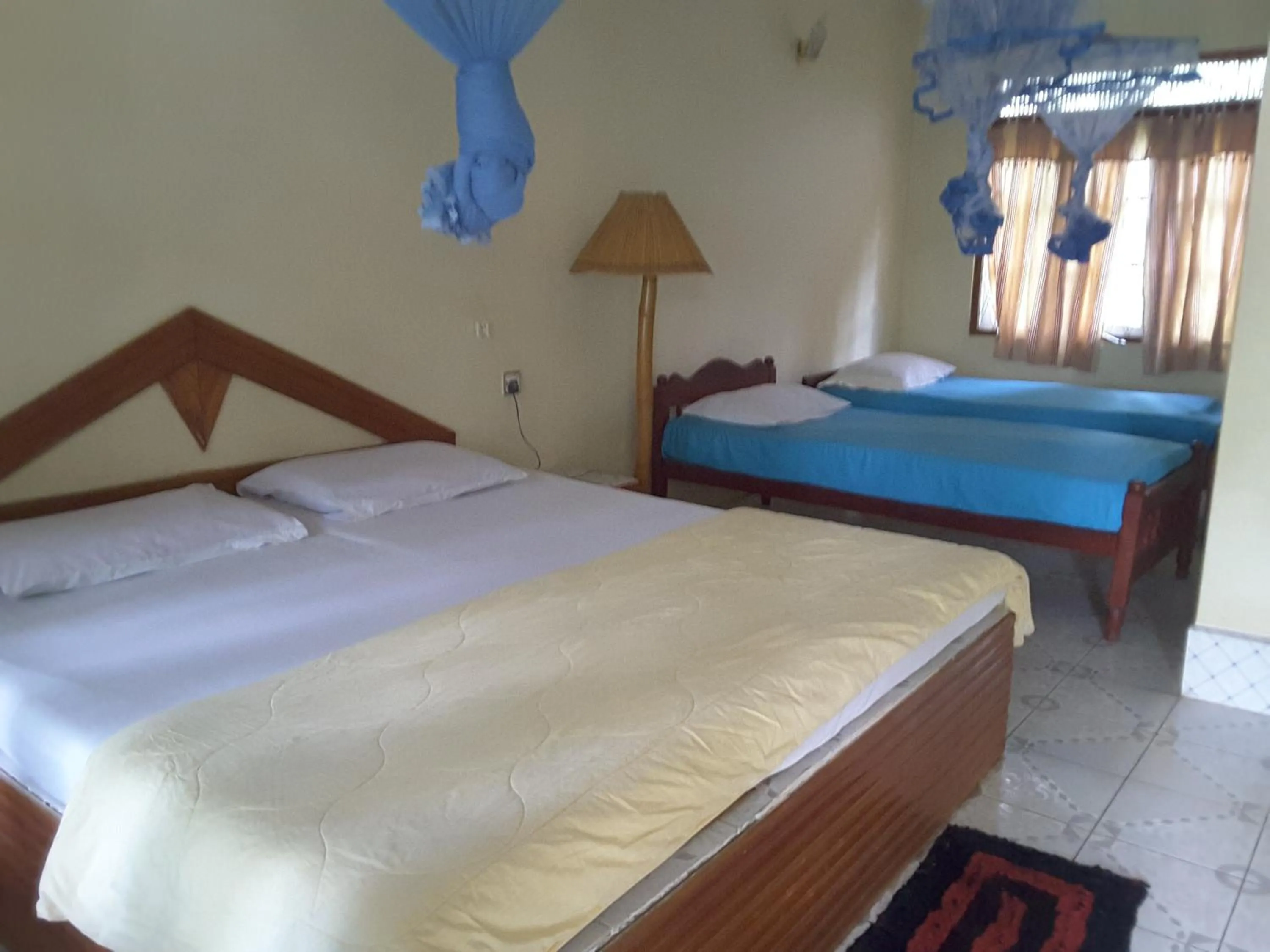 Bed in Sigiri Holiday Inn