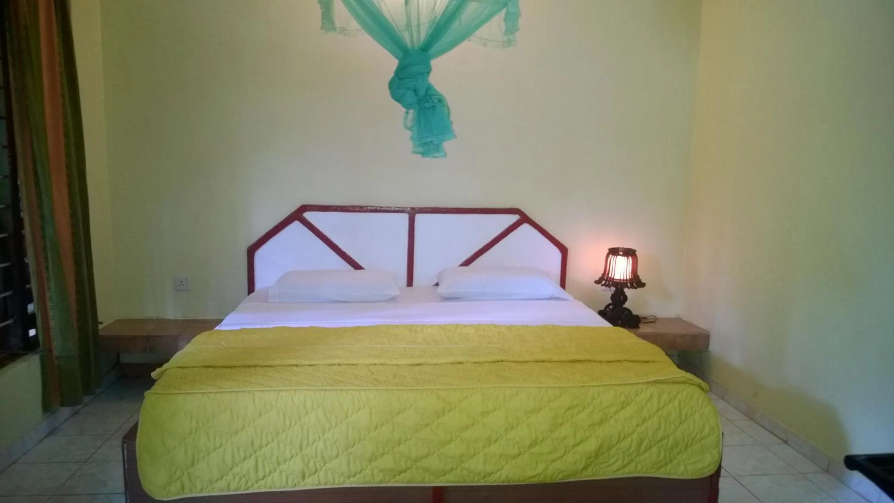 Bed in Sigiri Holiday Inn